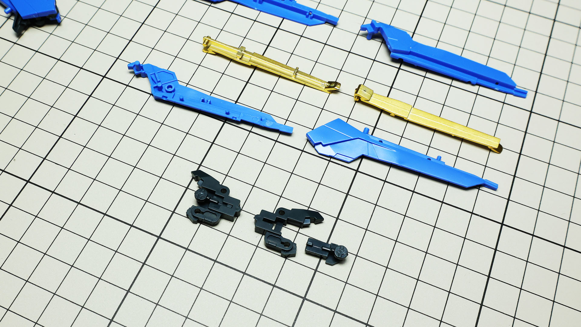 V2コアファイターとの接続基部で左右を作り分けます