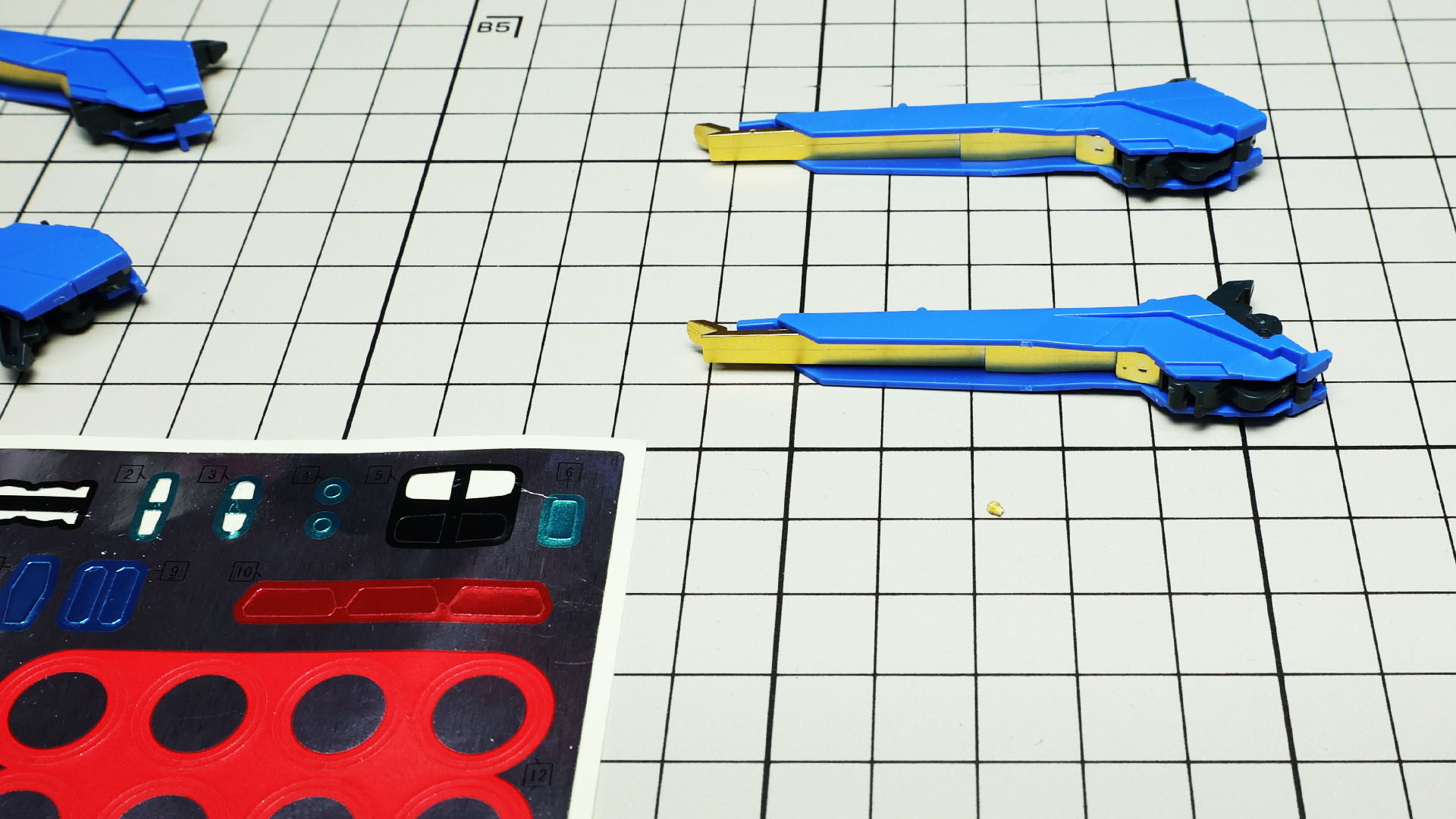 先端にシールを貼り付けます