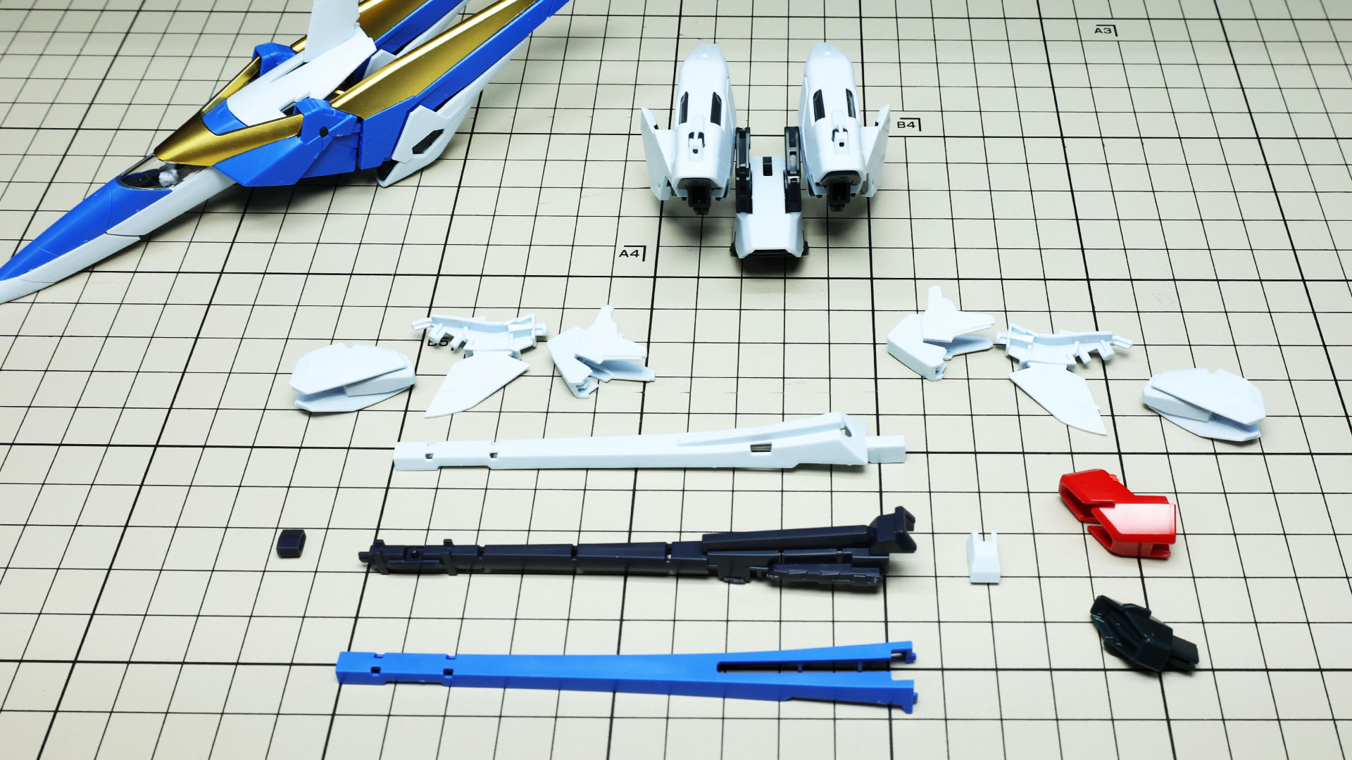 メガ・ビーム・キャノンとスプレー・ビーム・ポッドを組み立てます