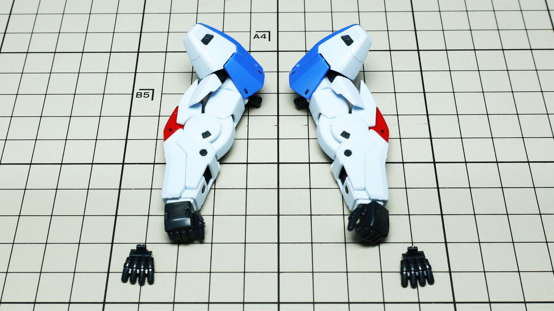 両腕完成しました。握り手と平手は差し替えです
