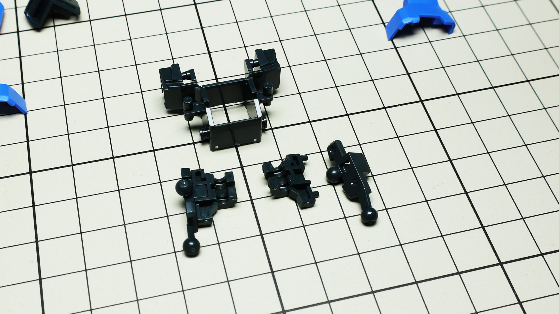 腰部のコアとなるメカフレーム