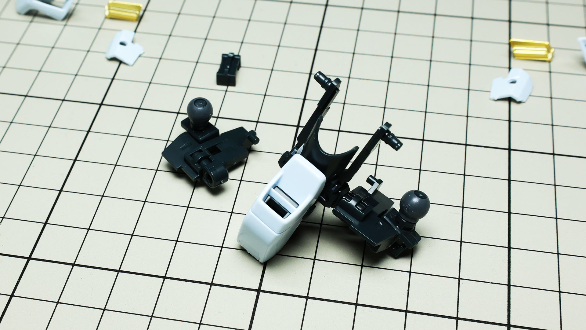 組み上がったパーツ群を合わせていきます