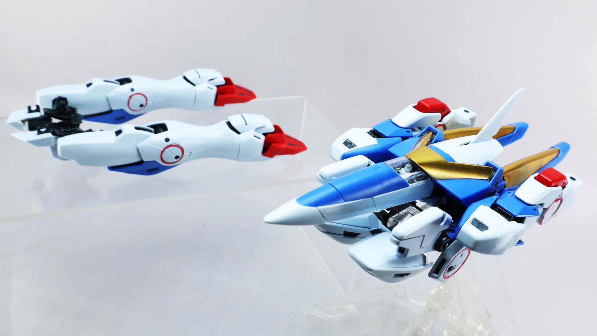 V2トップファイター（左）とV2ボトムリム（右）