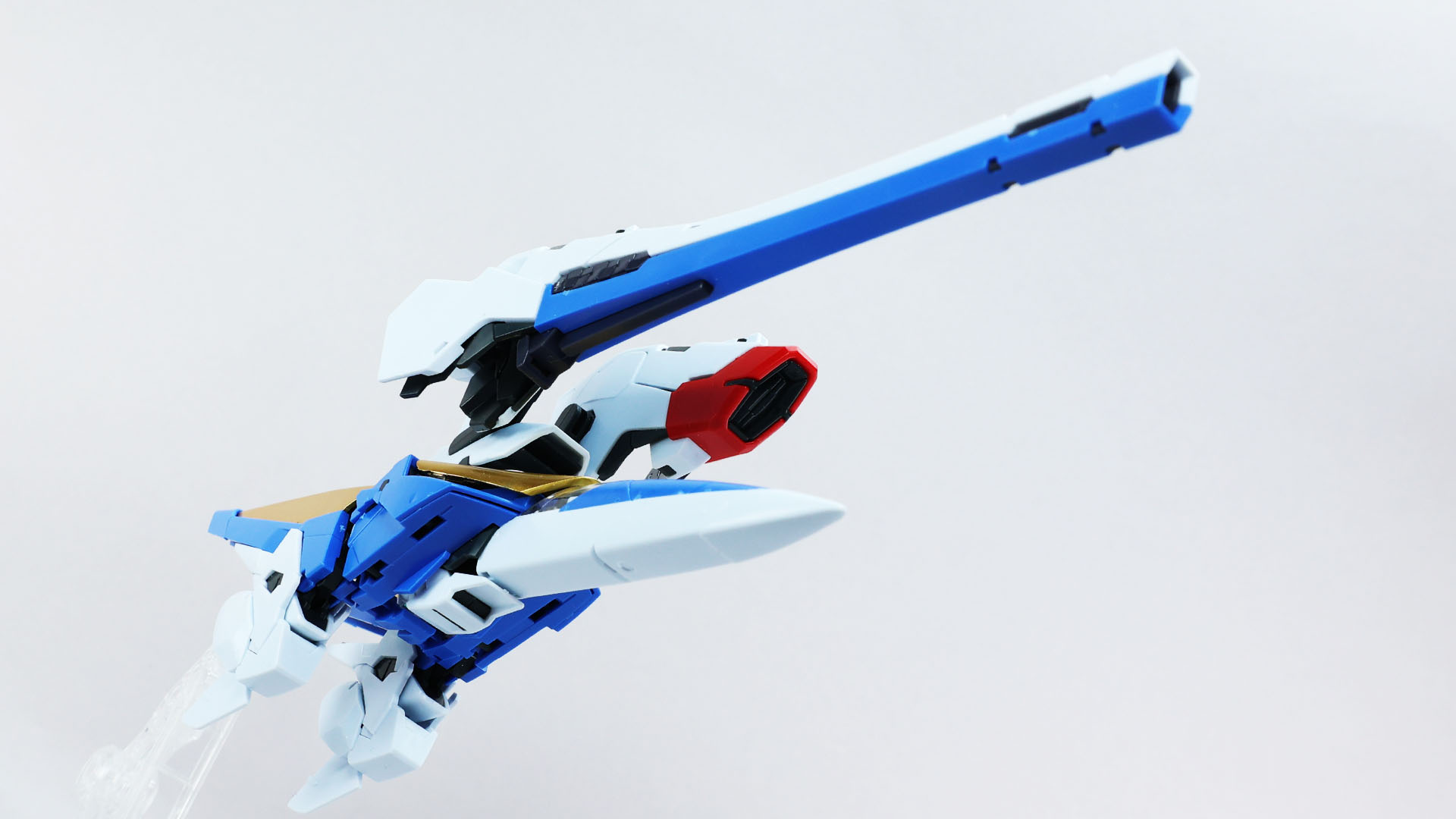 長大なメガ・ビーム・キャノンが大迫力