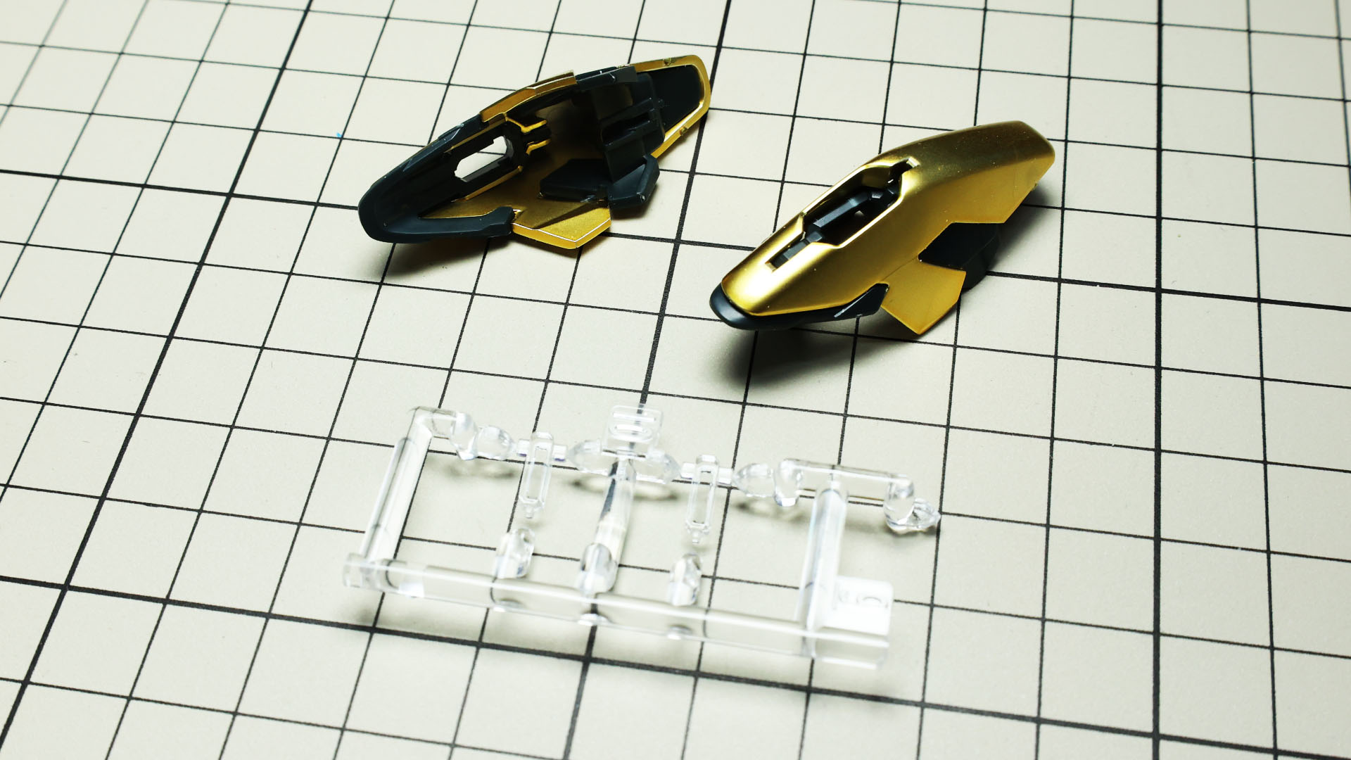 さらにIフィールド発生器のクリアーパーツとシールが付きます