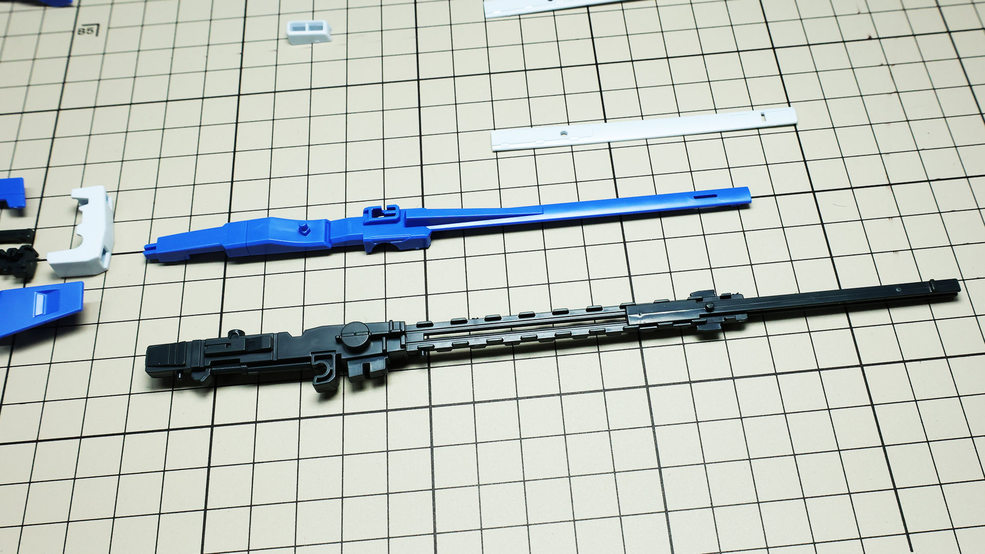 ABS素材の弾力性を生かした設計と成形で組みやすいです