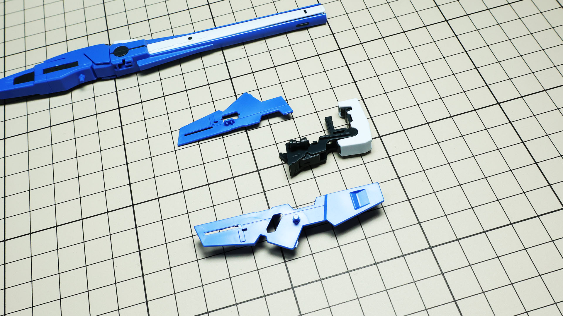 下への可動部分も一緒に組み込みます