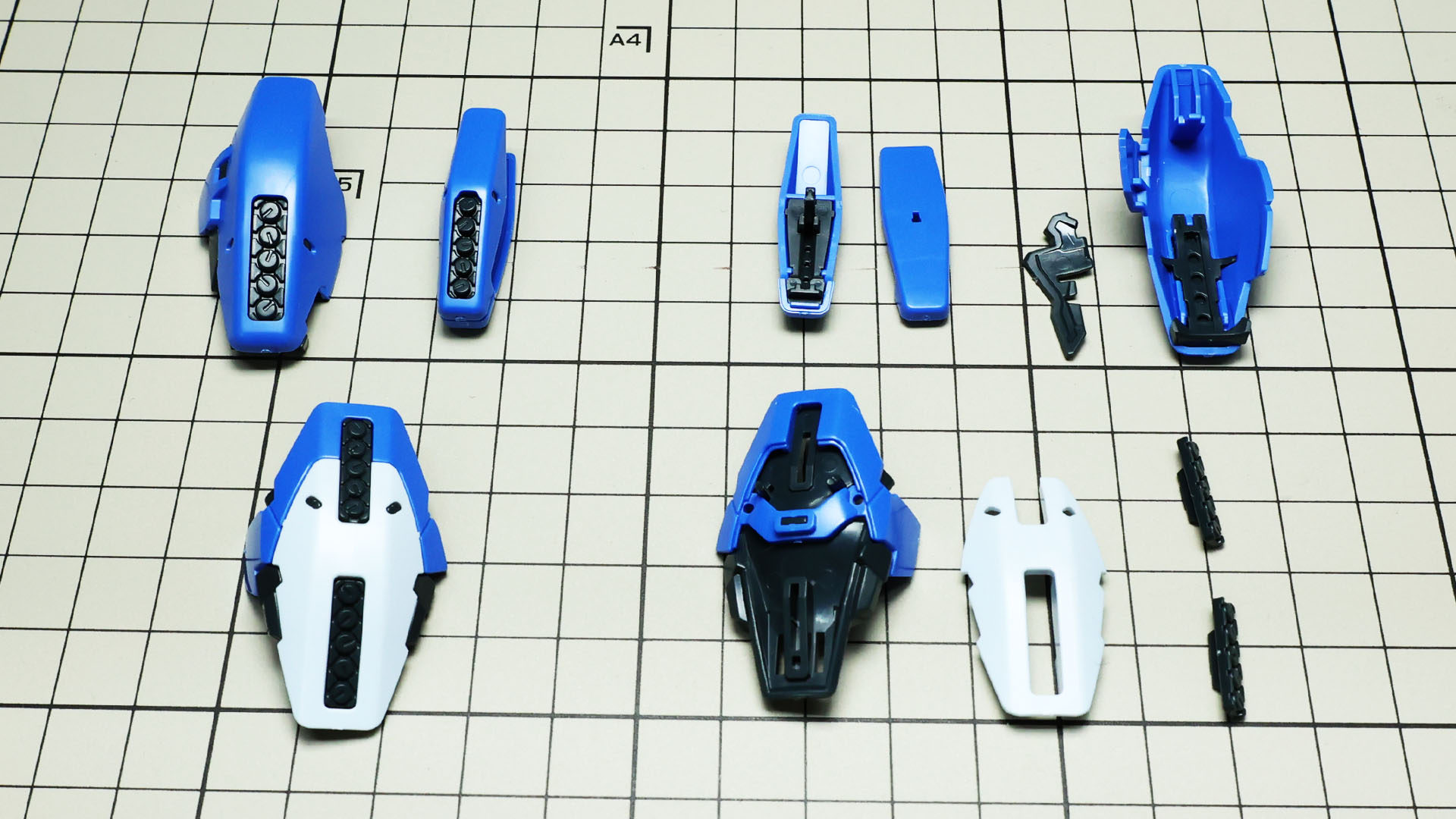 それぞれがメカフレームにミサイルのモールドがあります