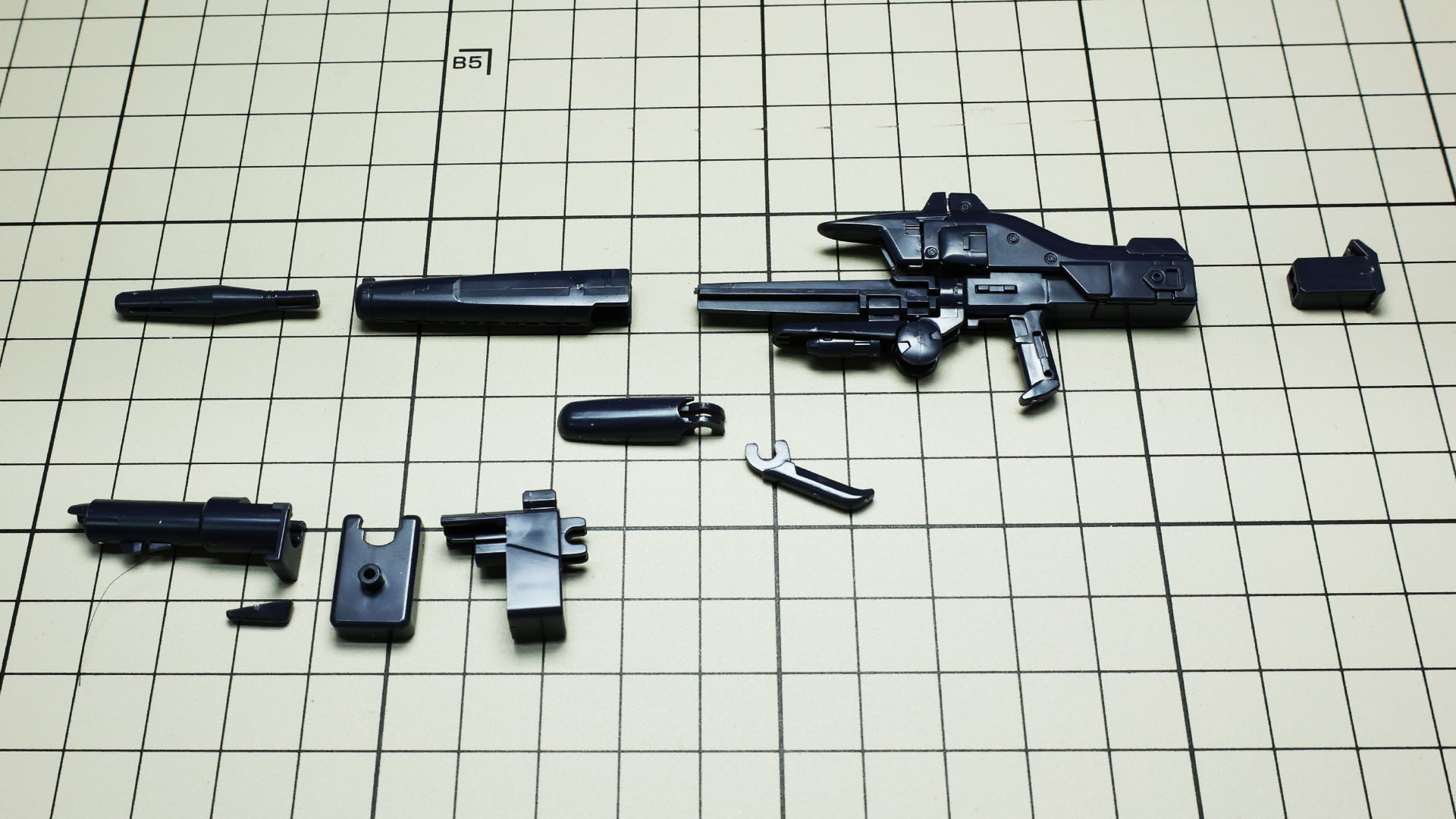 銃身や銃口を組み付けます