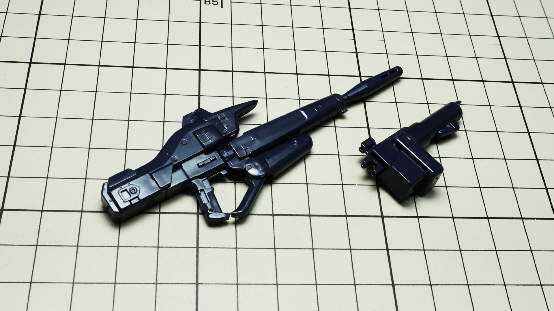 標準装備のマルチプル・ランチャーと交換する形で装備できます