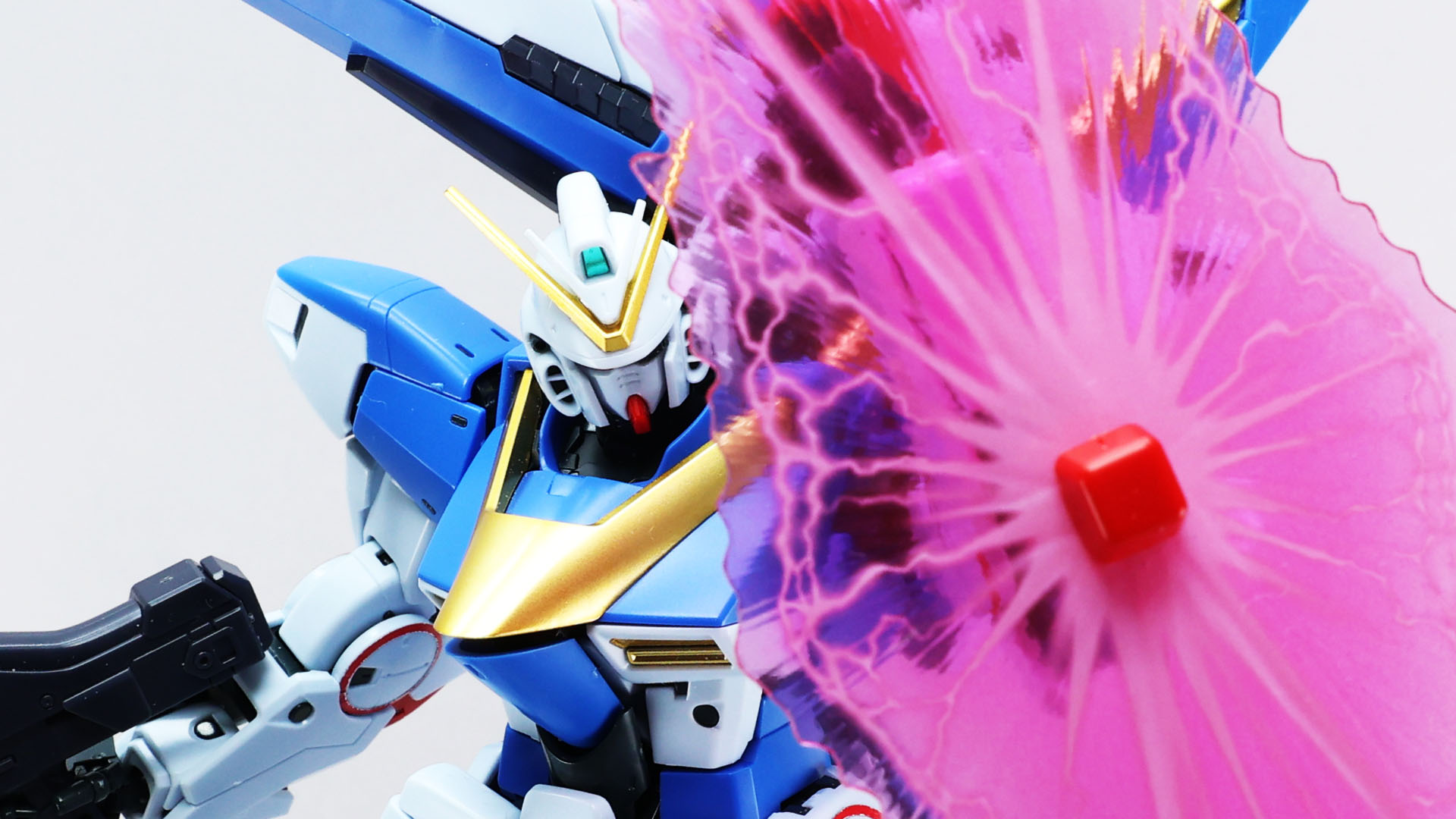 ビーム・シールドはPET素材にプリントされていて雰囲気あります