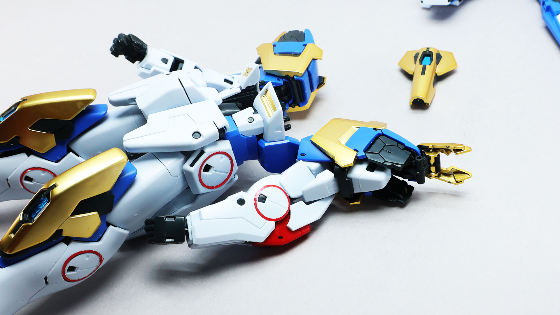 脛アーマーも一段引き出して引っ掛ける感じです