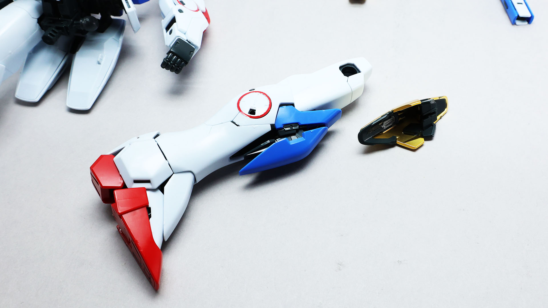 脛アーマーも一段引き出して引っ掛ける感じです