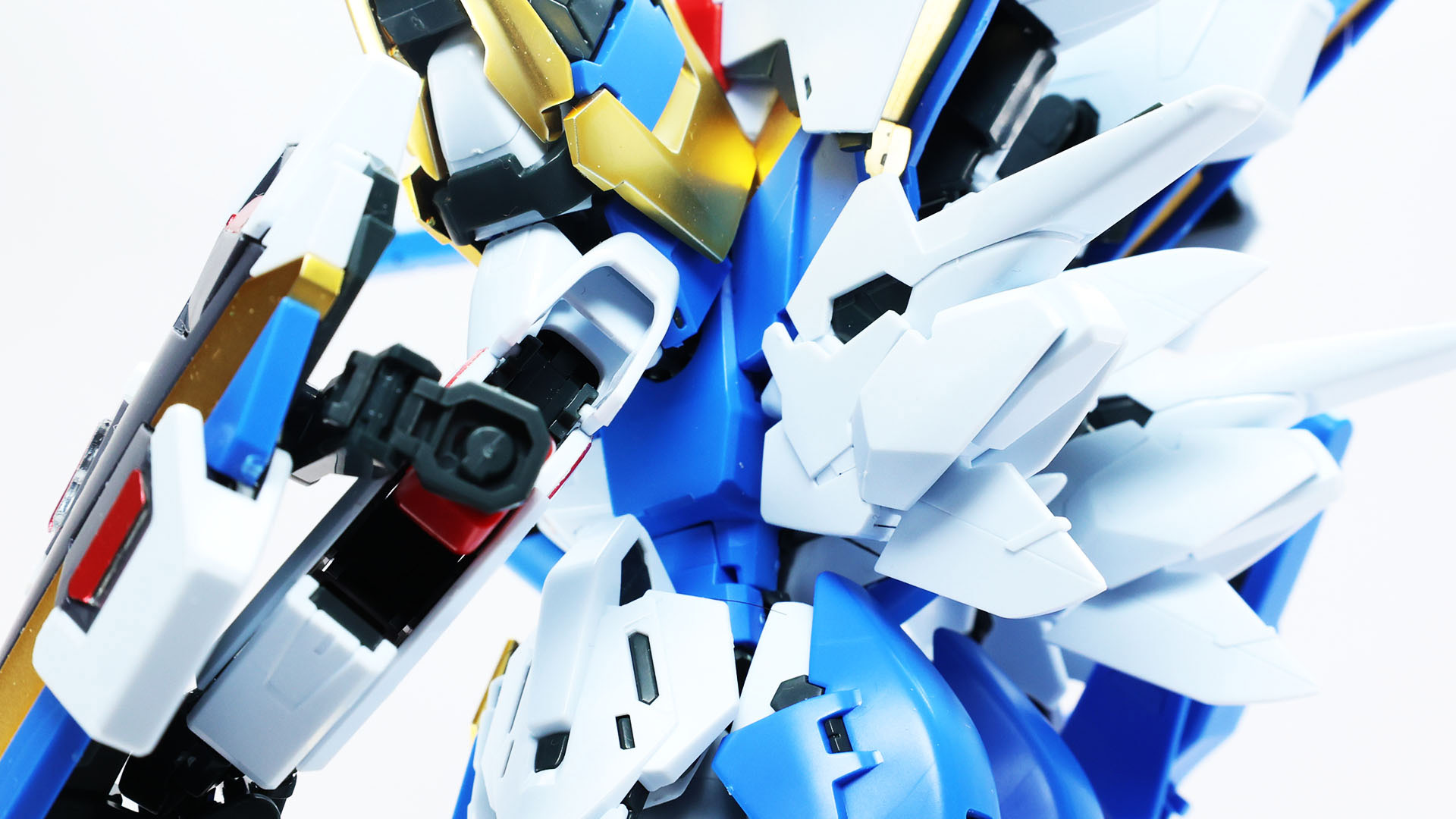 メガ・ビーム・シールドには腕部ビーム・シールド発生器からエネルギーを供給