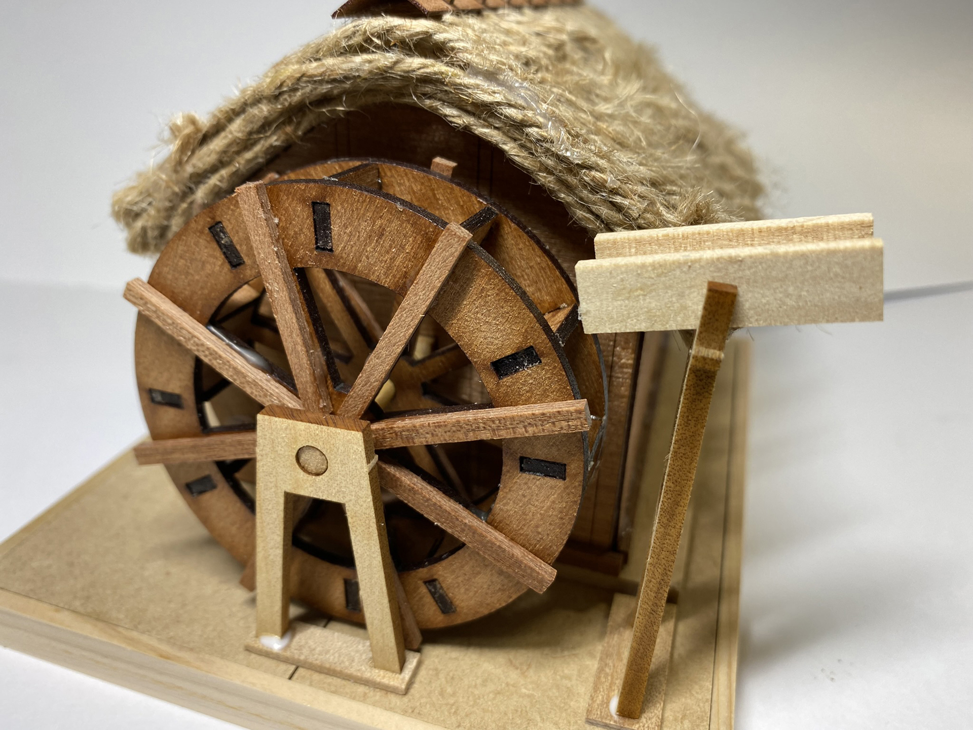 水輪を設置、桶も配置する