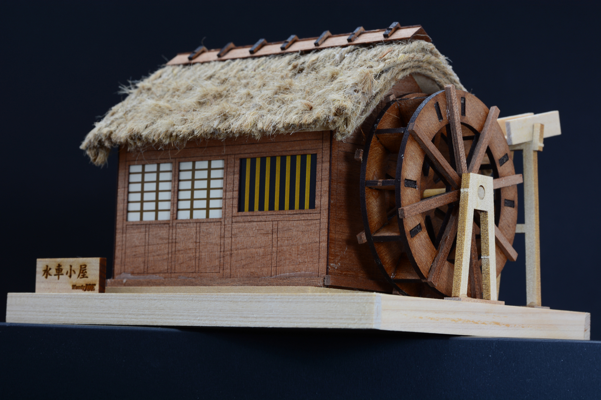 台を置いて見上げる感じで