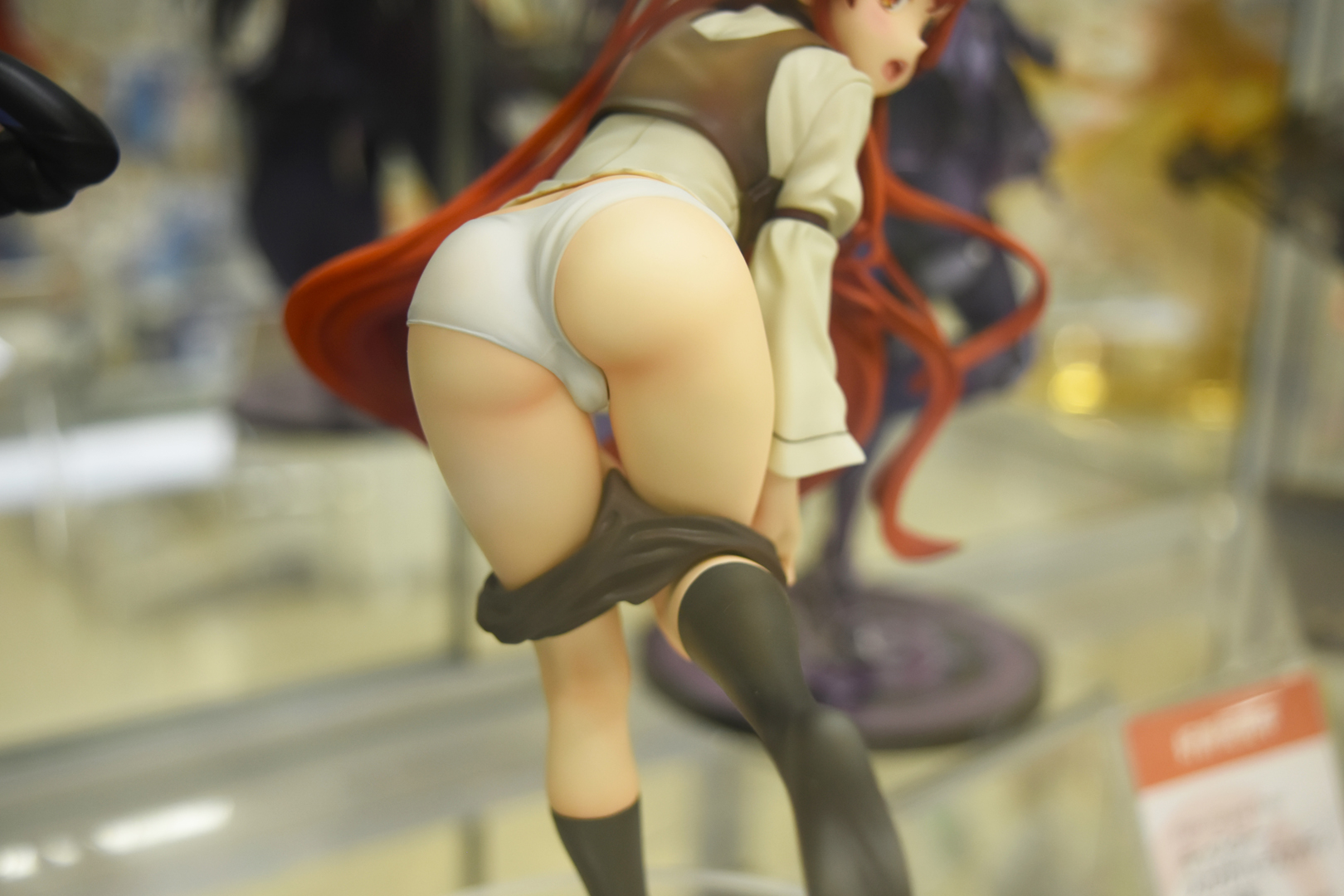 下着の食い込みとシワ加減も素晴らしく、いつまでも見ていたくなる魅惑のクオリティ