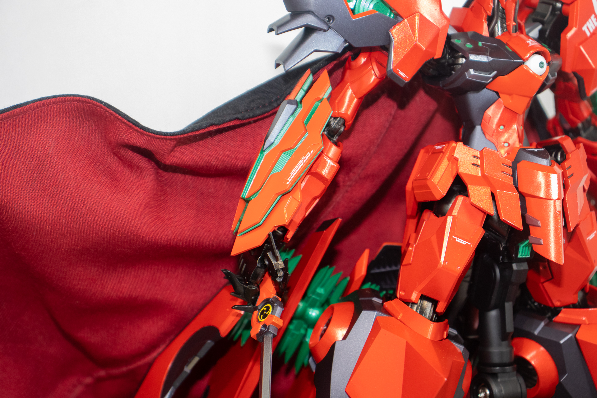 積層された色合いが美しく映える