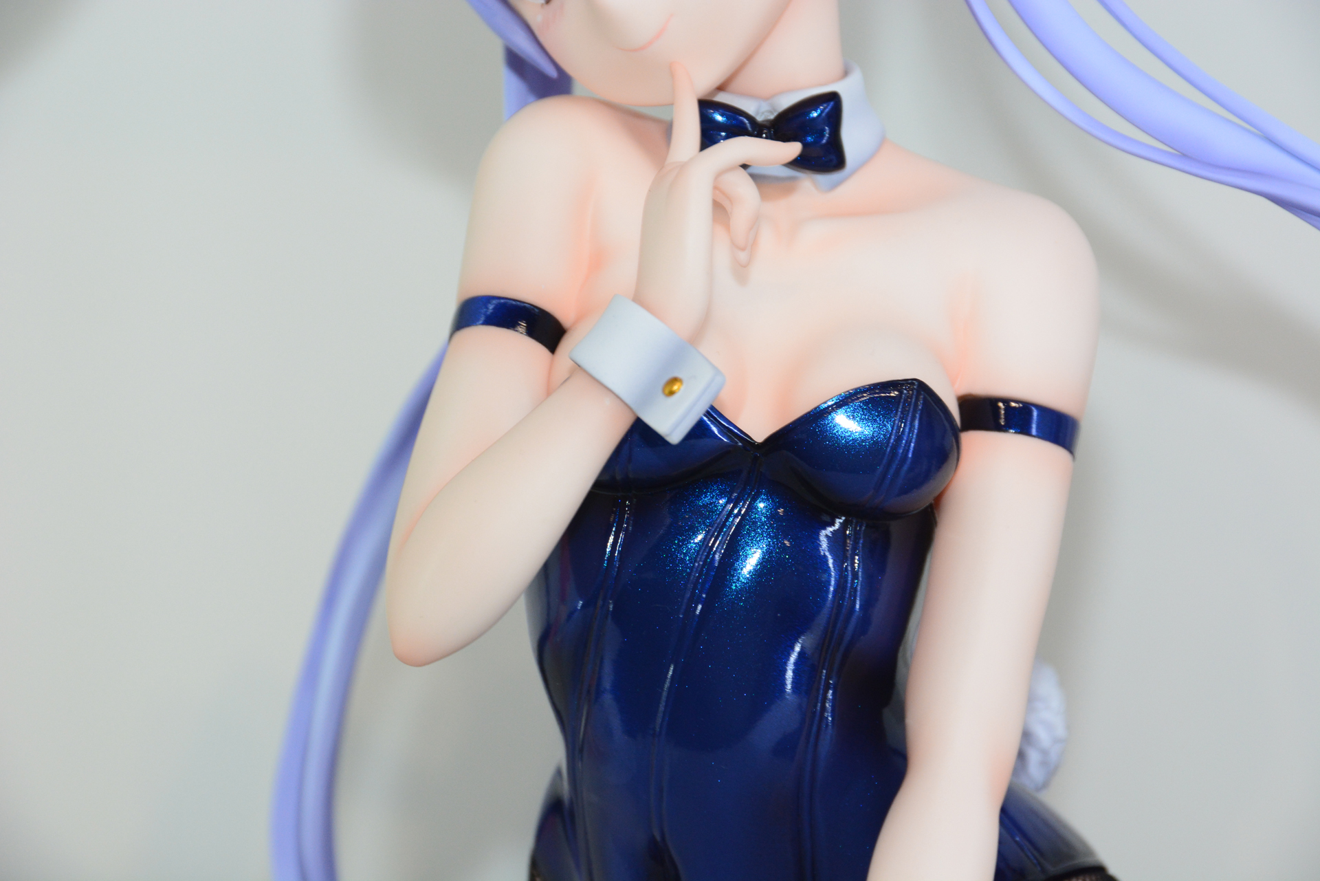 指先まで繊細な表現力を感じさせる力の入った造型だ