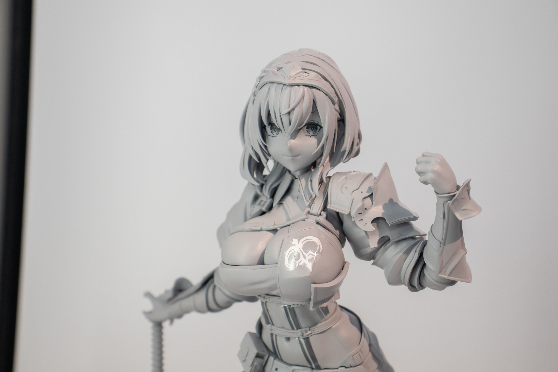 今回の展示では胸甲のエンブレムが刻印ではなくプリントに