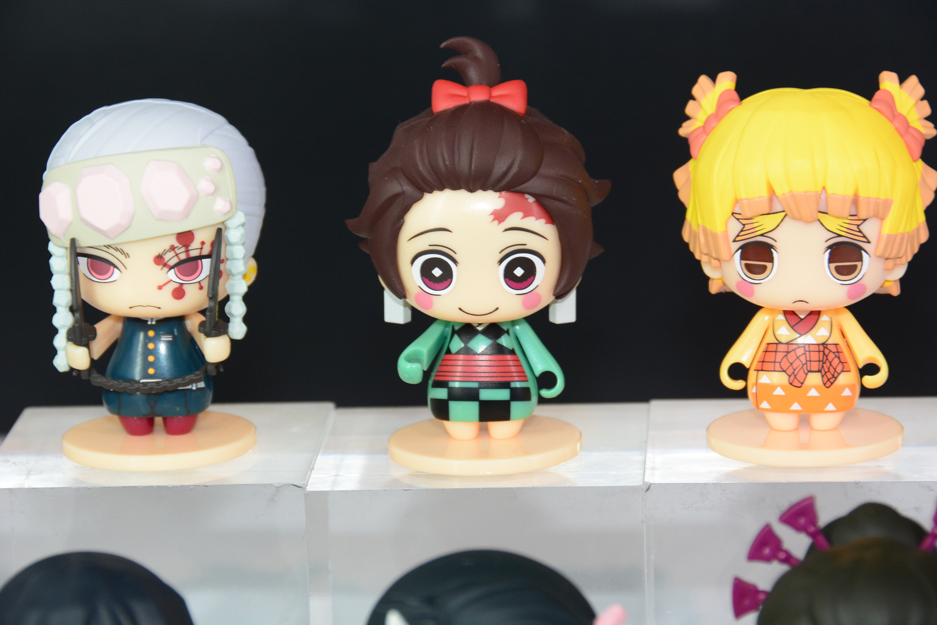 1回500円のカプセルフィギュアも遊郭編ならではのラインナップ