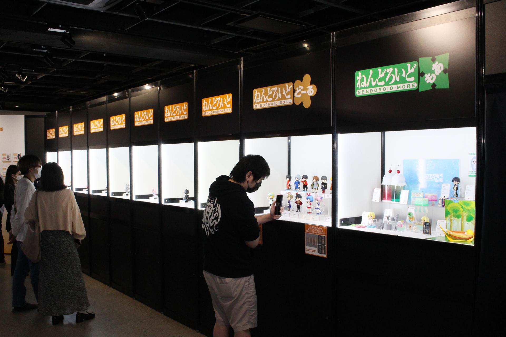 「ワンホビギャラリー 2022 Spring」の「ねんどろいど」展示コーナー。この一角以外にも、ジャンル別に展示されていたものもあった