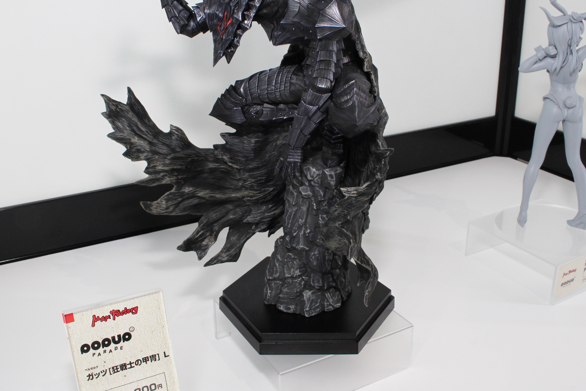 スタチューとして台座も造形に含まれている