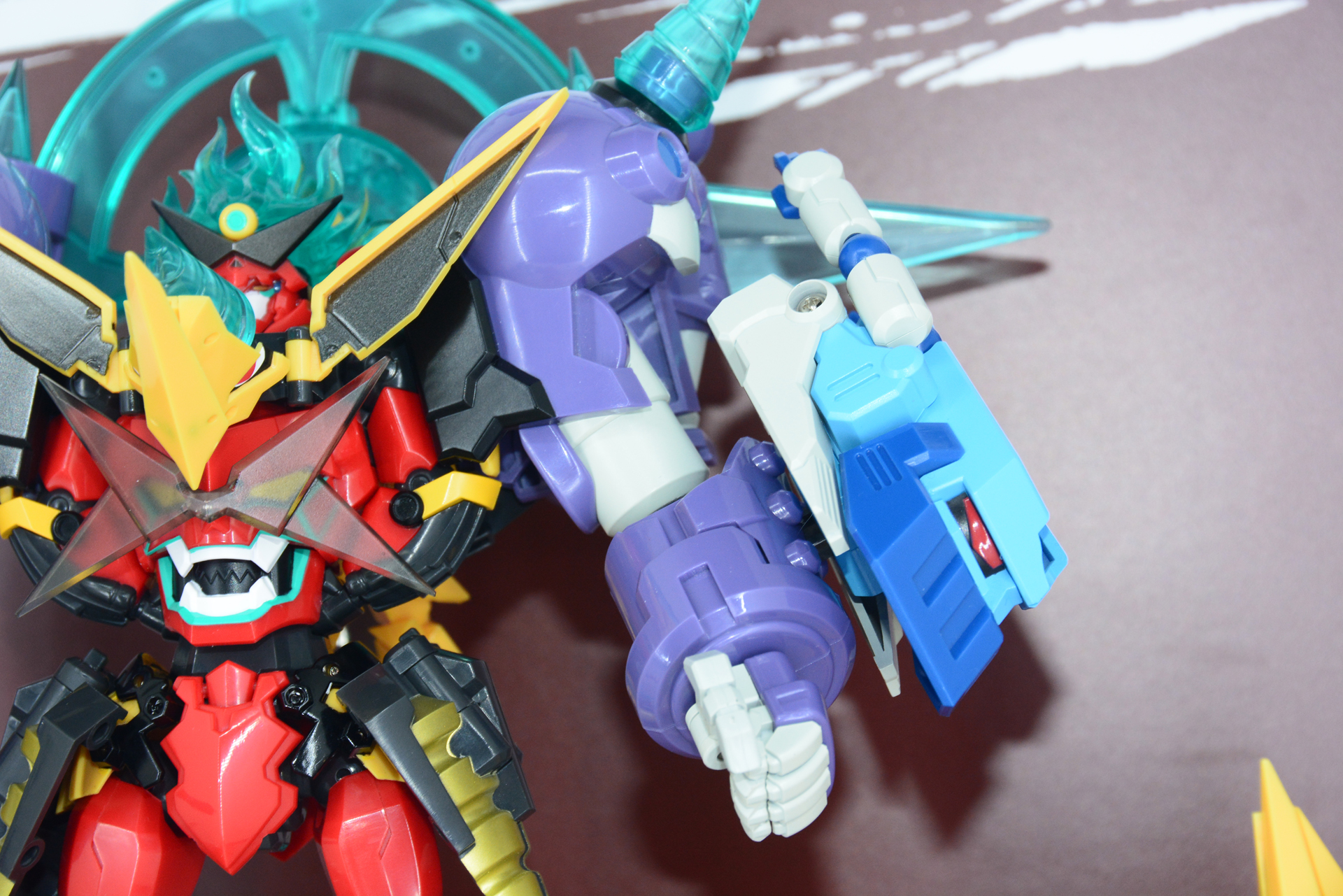どのガンメンがどう合体しているか、予想するのも楽しい
