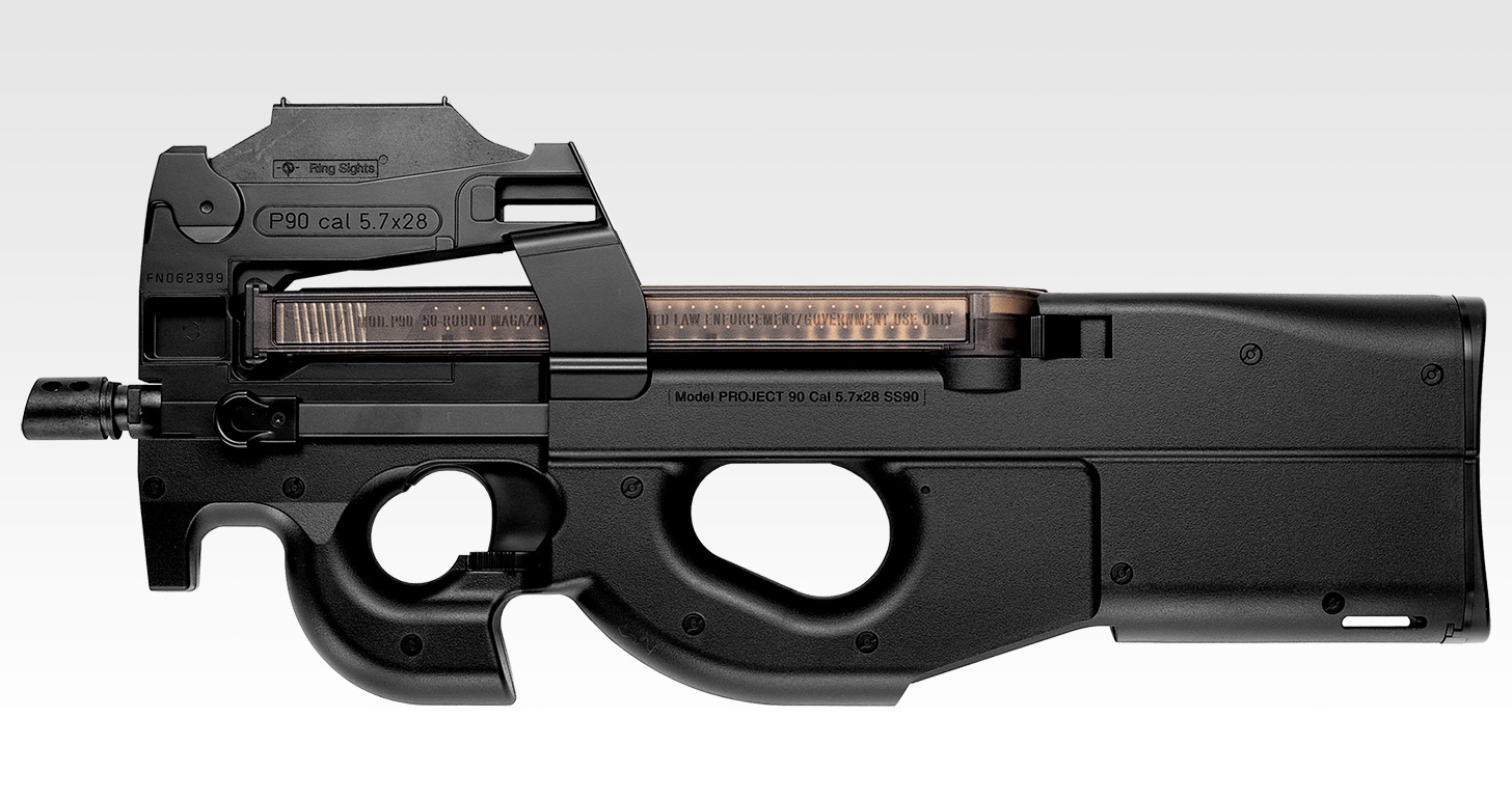 FN社のサブマシンガン「P90」。画像は東京マルイの「電動ガン スタンダードタイプ P-90」。これまでの銃器にない独創的なデザインだ