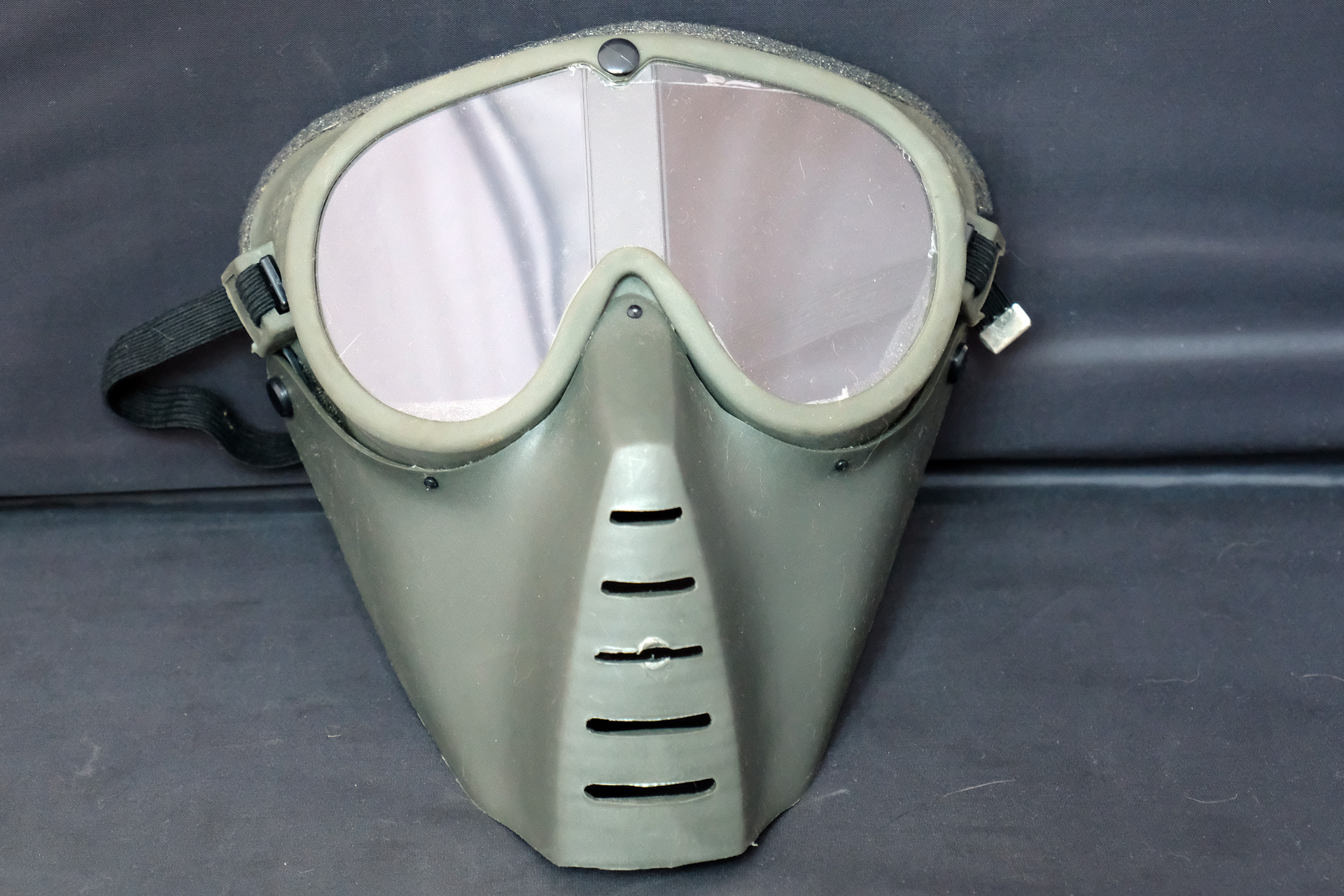 サンエイ製サバイバルゲーム用ゴーグル。サンセイブランドで今も販売されているロングセラー製品だ