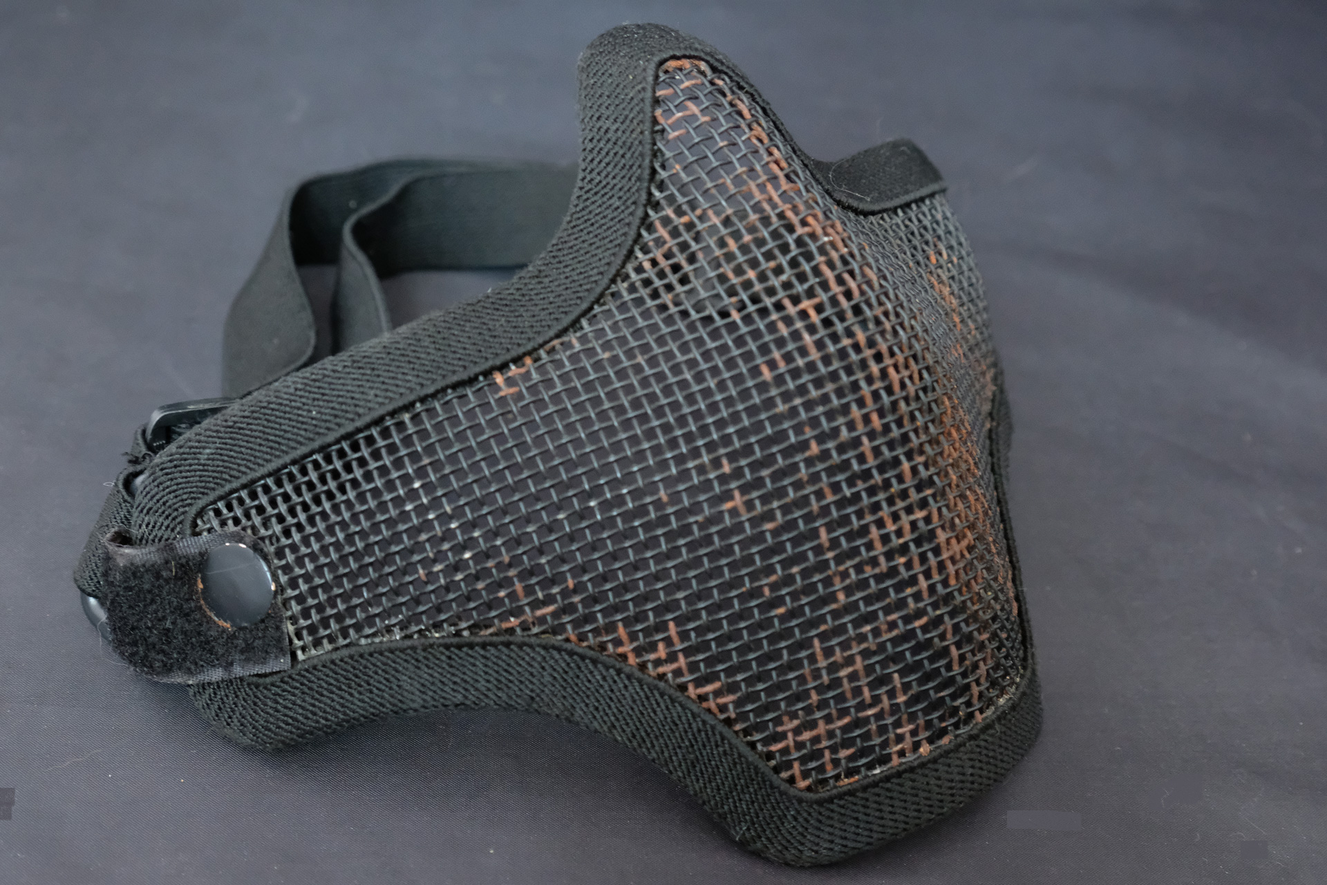 筆者が使っているメッシュタイプのフェイスガード