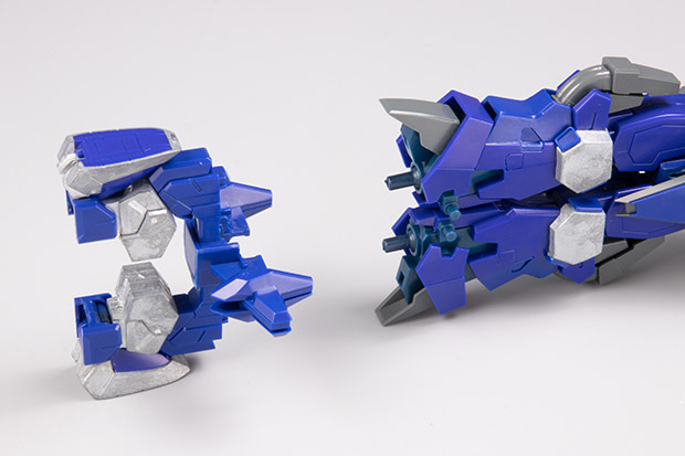 HTBキャノンの先端部になる「ハイ・ツインランチャー」を固定するためのパーツ