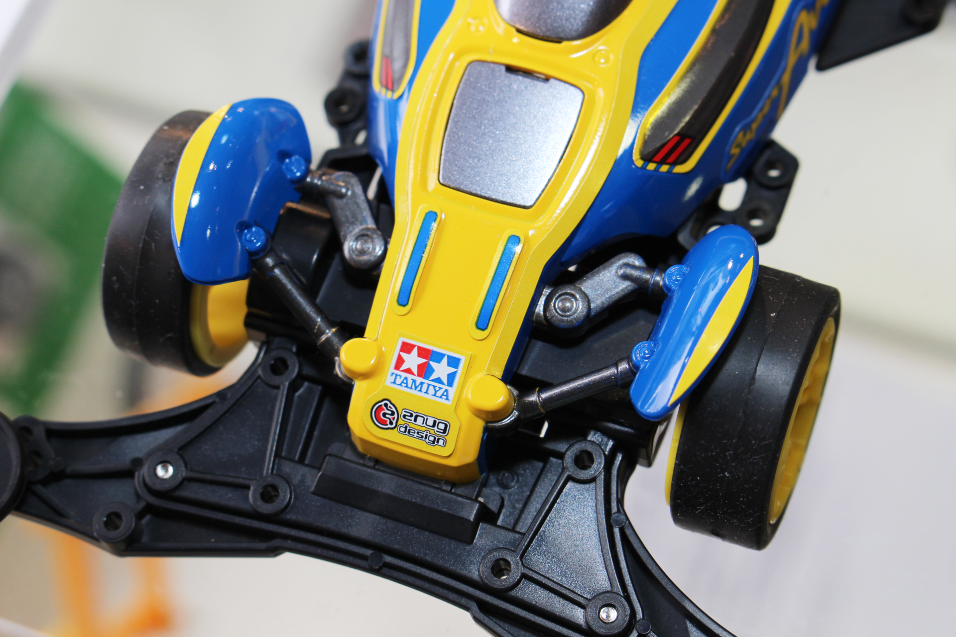 フロントの小型のフェンダーはマシンのアクセントになっている