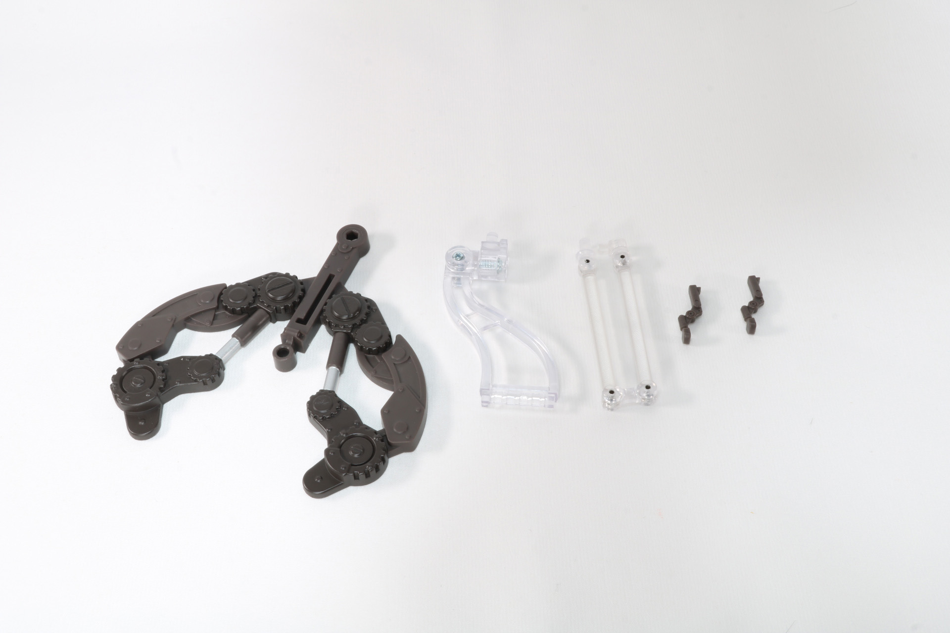 台座と支柱、着陸脚用のパーツ