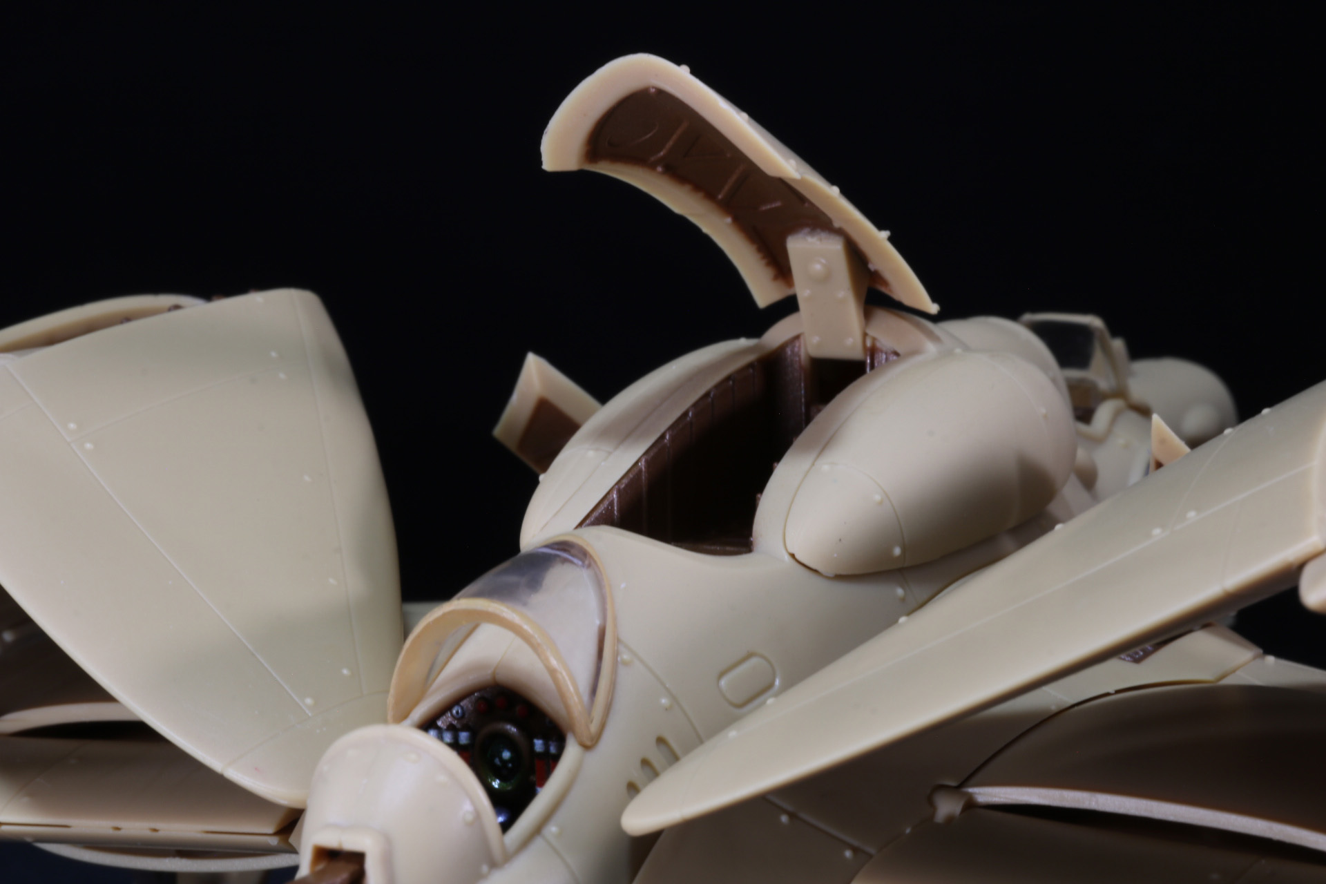 上部ハッチは格納庫としても活用できる