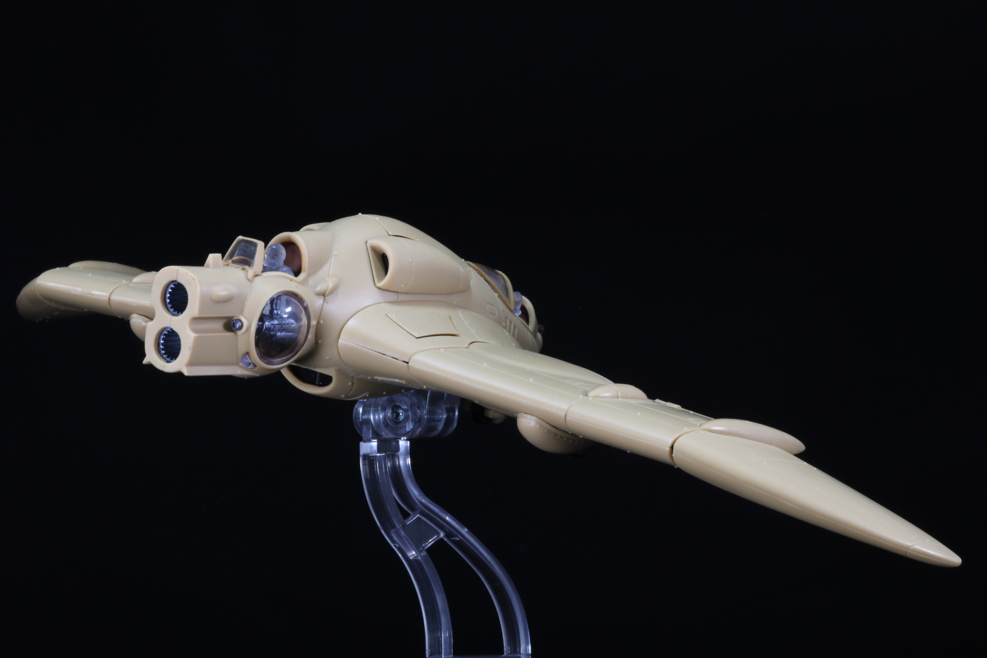 引きでの撮影では前部操縦席のパイロットフィギュアの位置がわかる