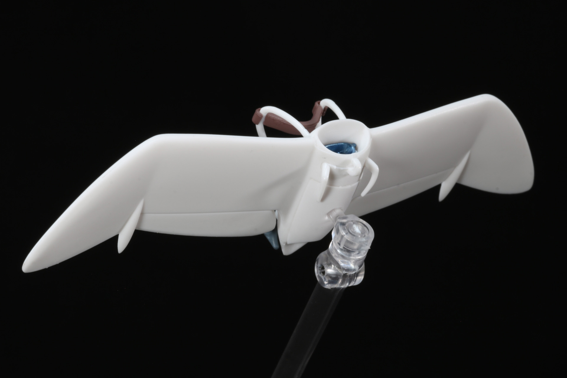 下部にも足のようなパーツなどが造形されている