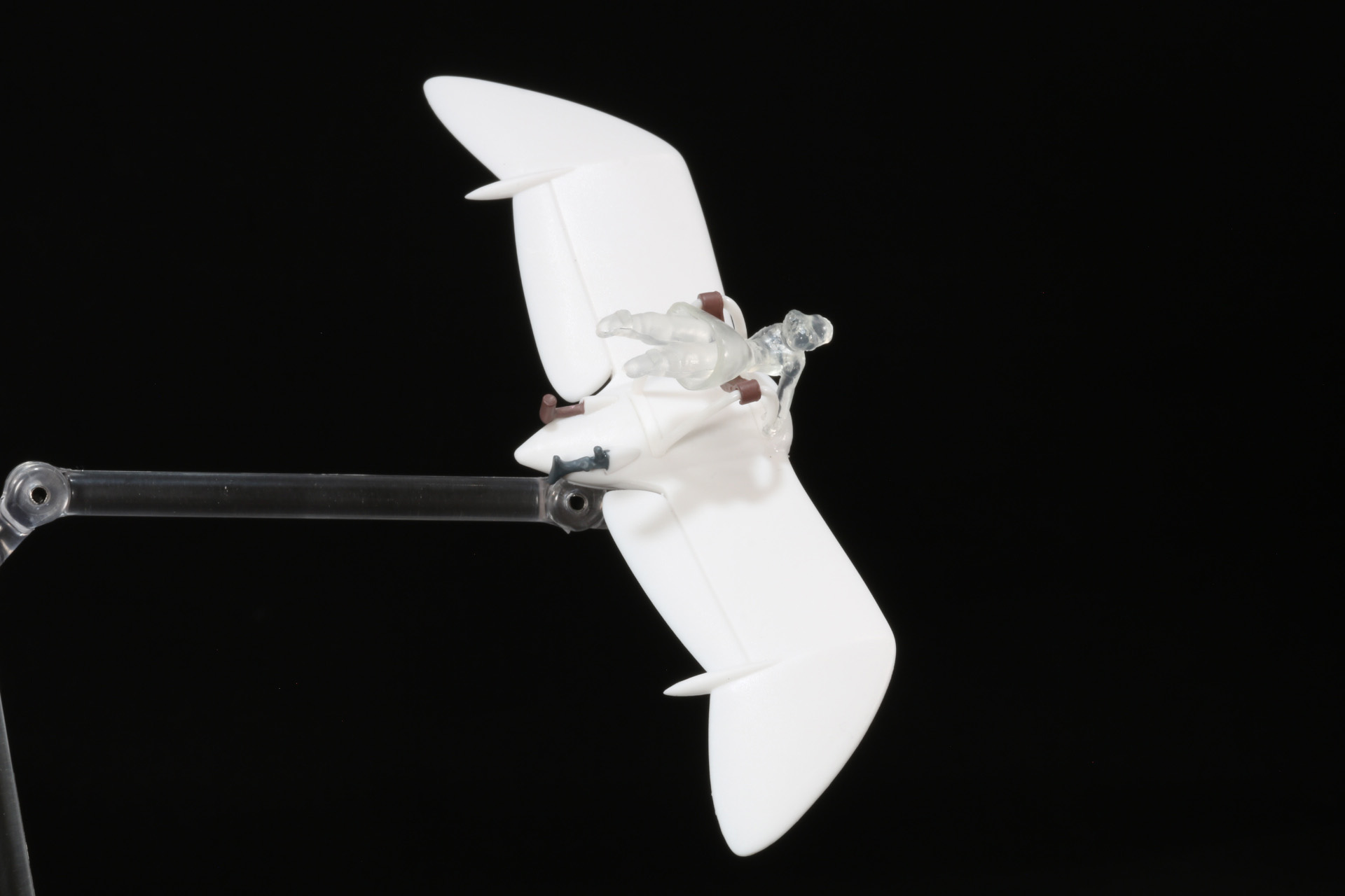 後ろから見ると地上へ降下していく雰囲気