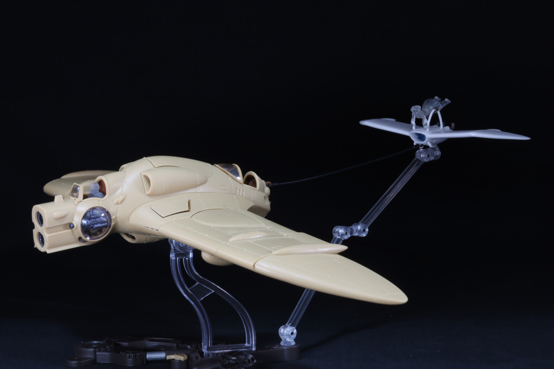 台座にディスプレイすることで牽引状態を再現