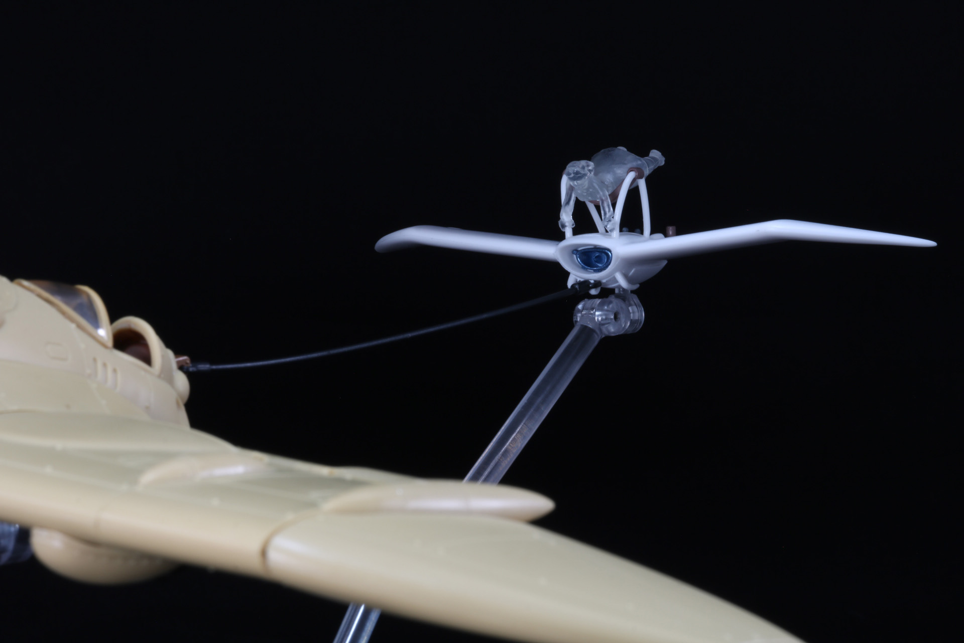 アニメ終盤で「ガンシップ」から「メーヴェ」に乗り移った描写も表現できる