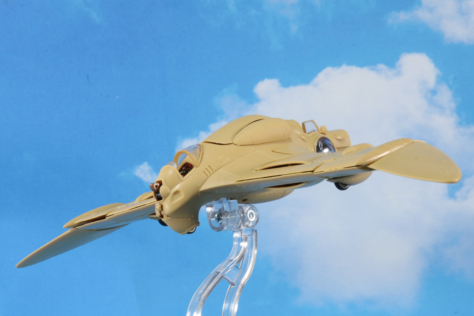 後ろから撮影すると上昇飛行がイメージしやすい