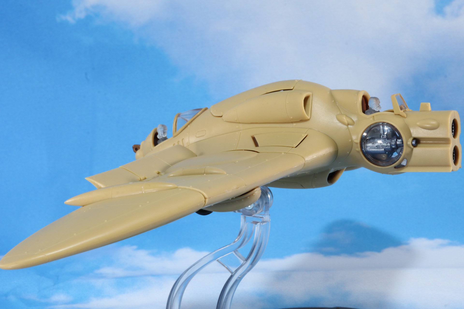 雲に「ガンシップ」の影が落ちる