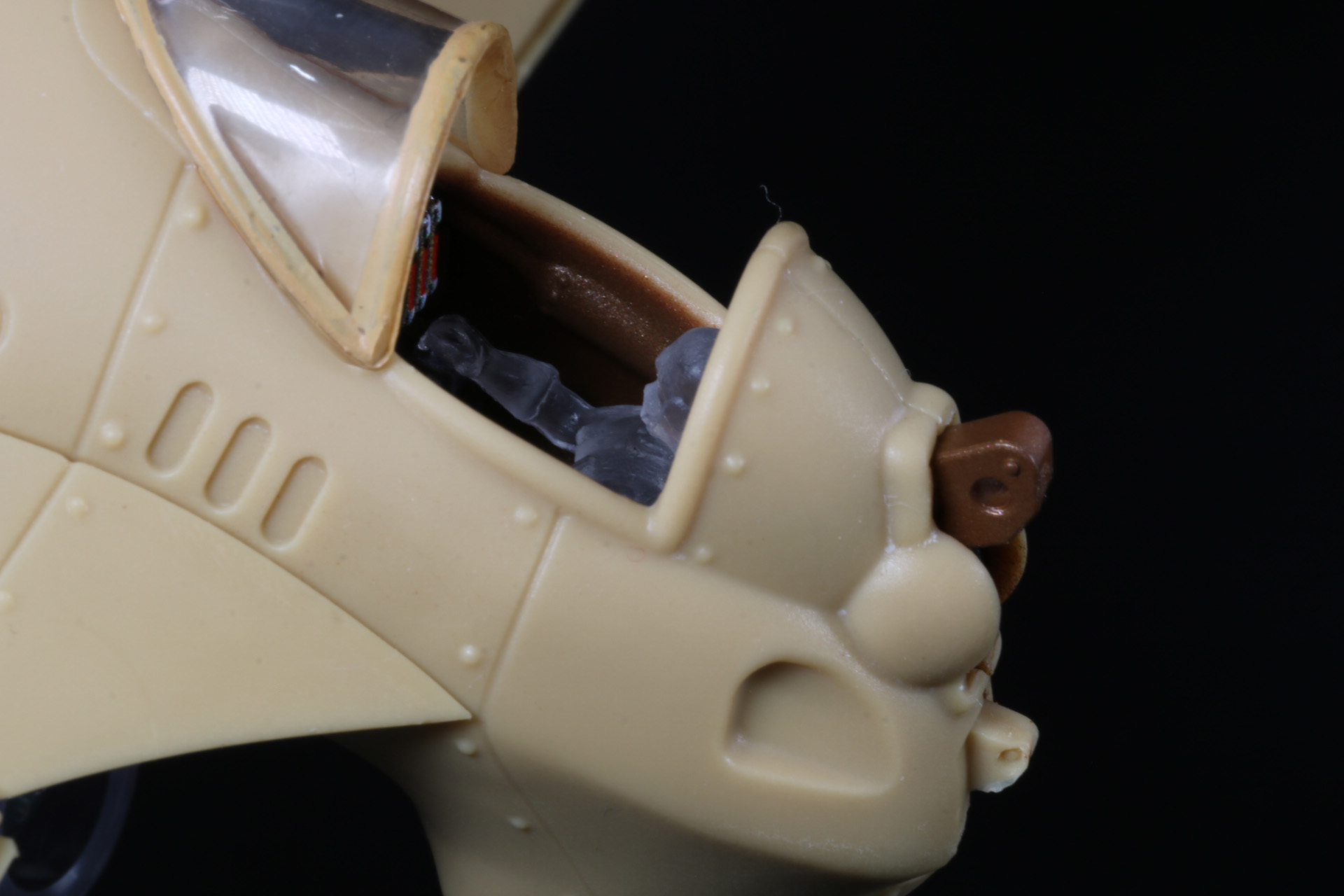 ミトのパイロットフィギュアも後部操縦席に搭乗可能