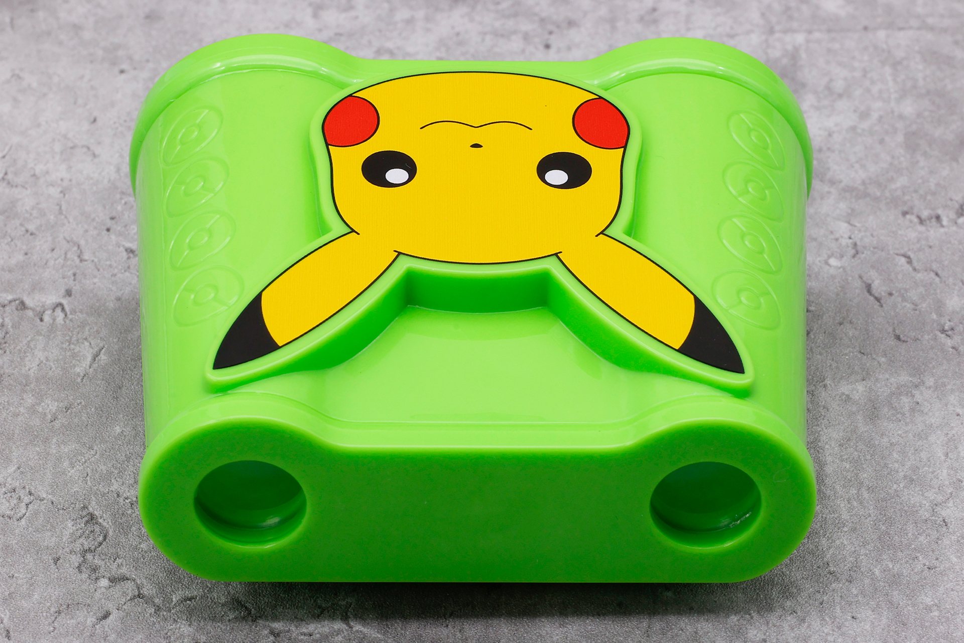 覗く側のレンズの間は、何の模様もないシンプルなスタイルになっている