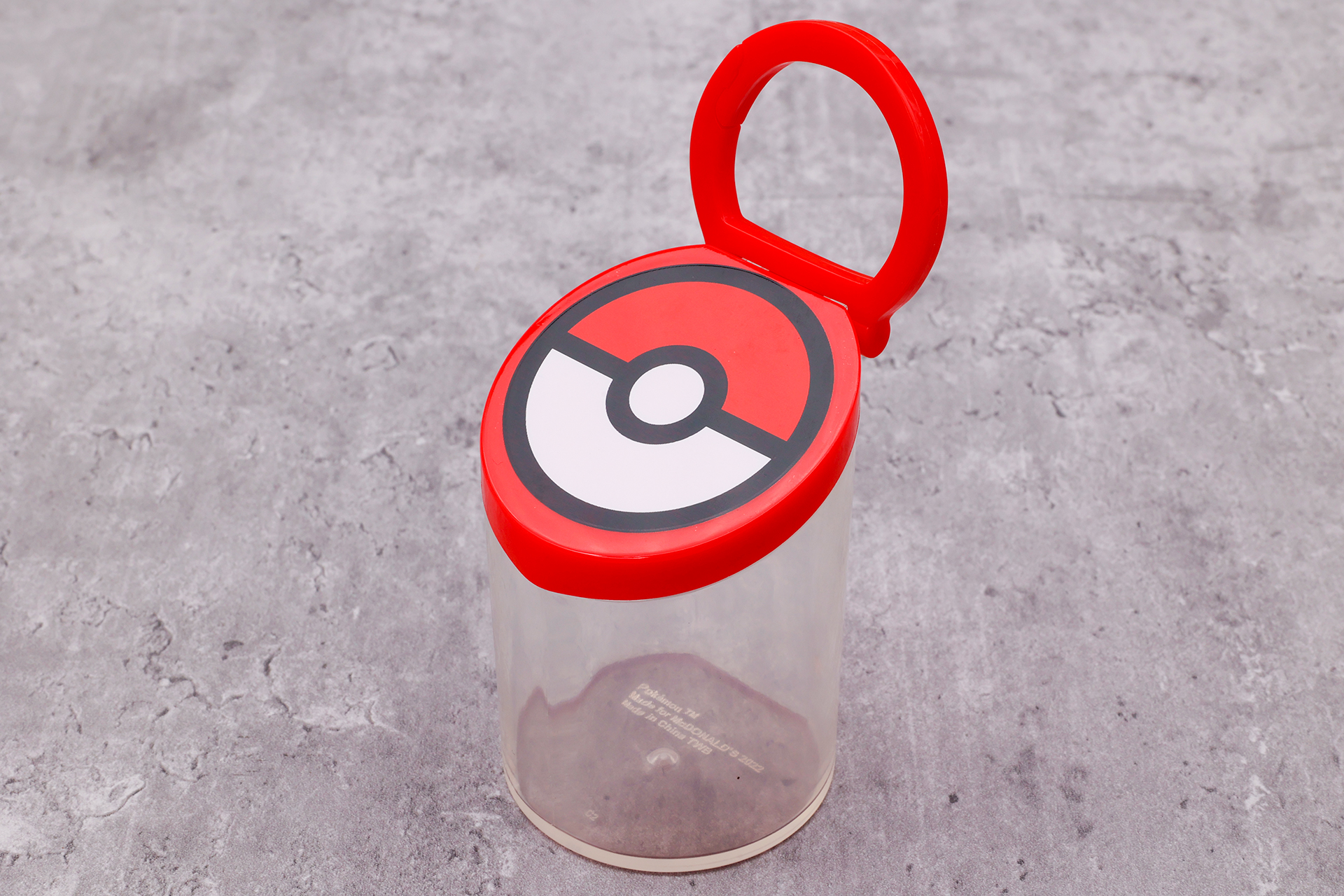 蓋の部分は垂直ではなく、やや斜めに角度が付けられている