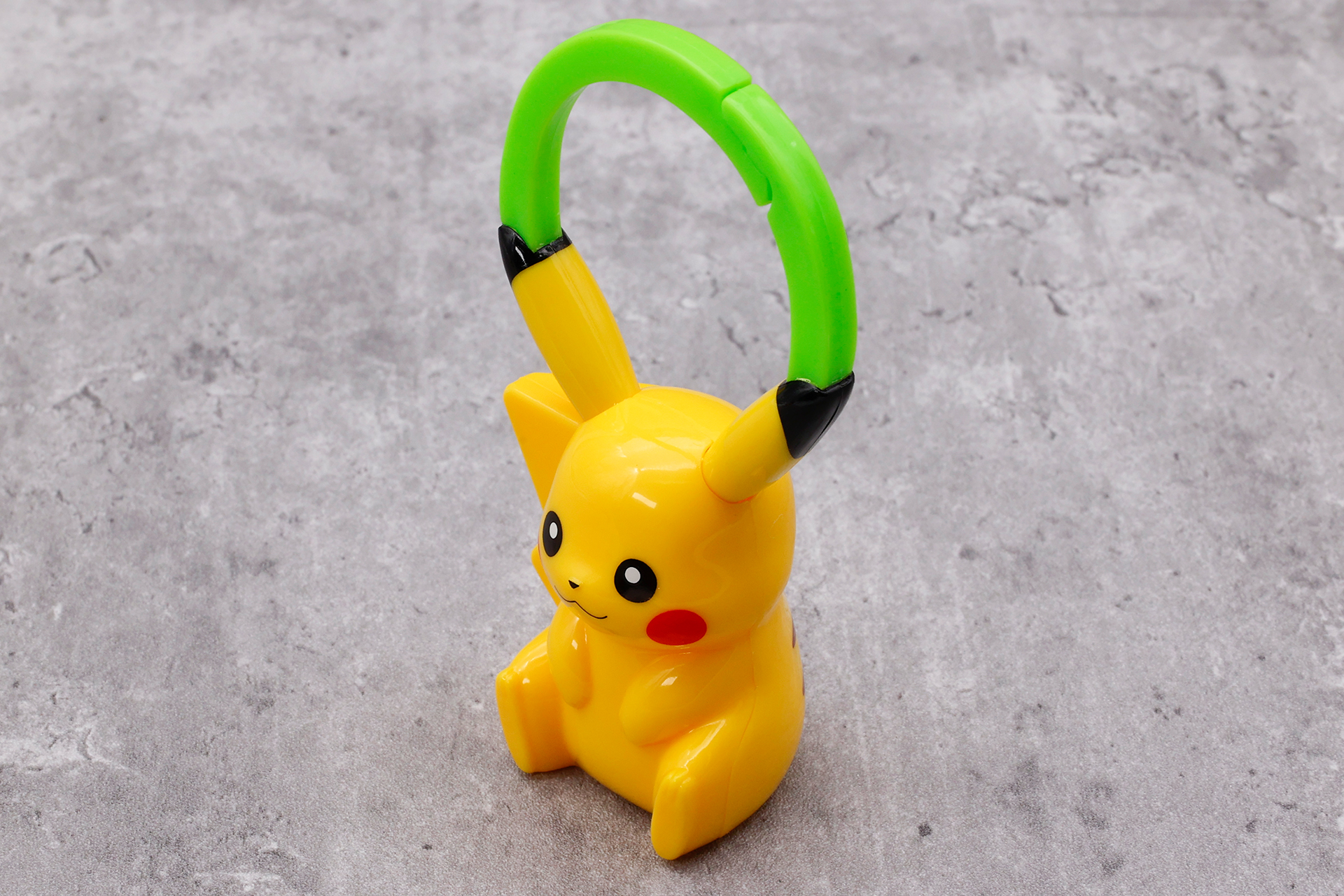 ちょこんと座っているかのような姿になっている