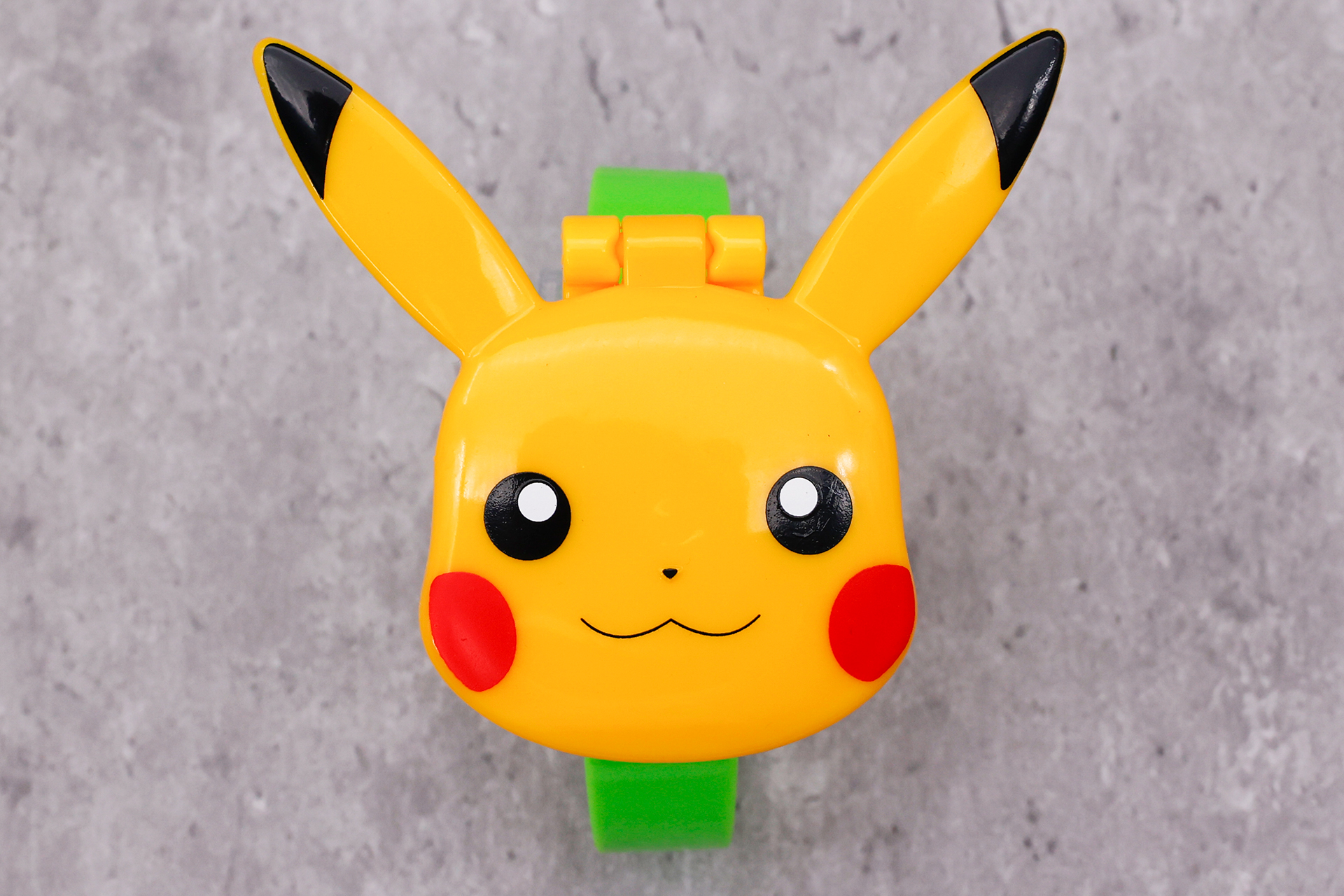 ピカチュウの顔部分が蓋になっている