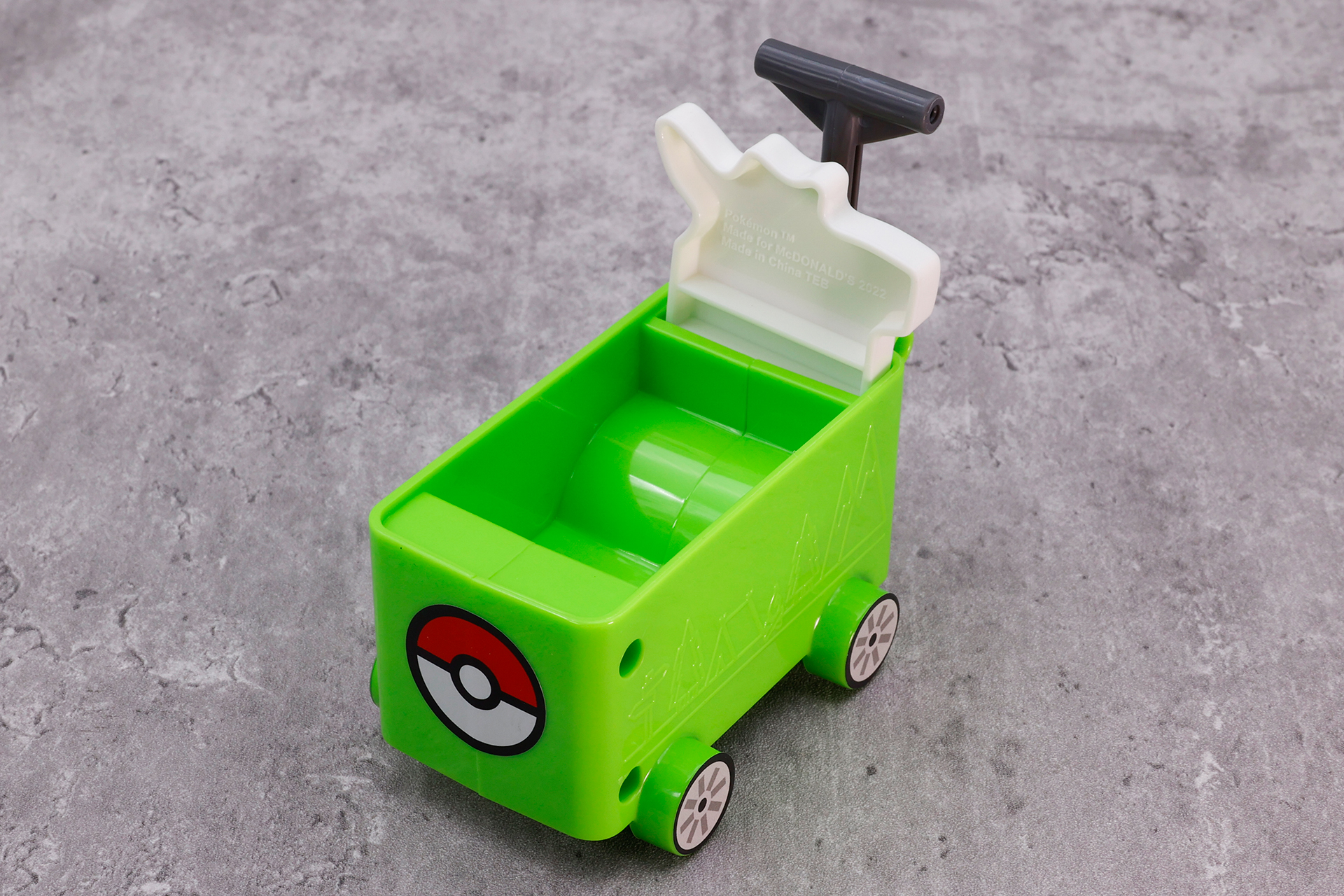 それほど大きなものは入れられないが、小物程度なら入りそうだ