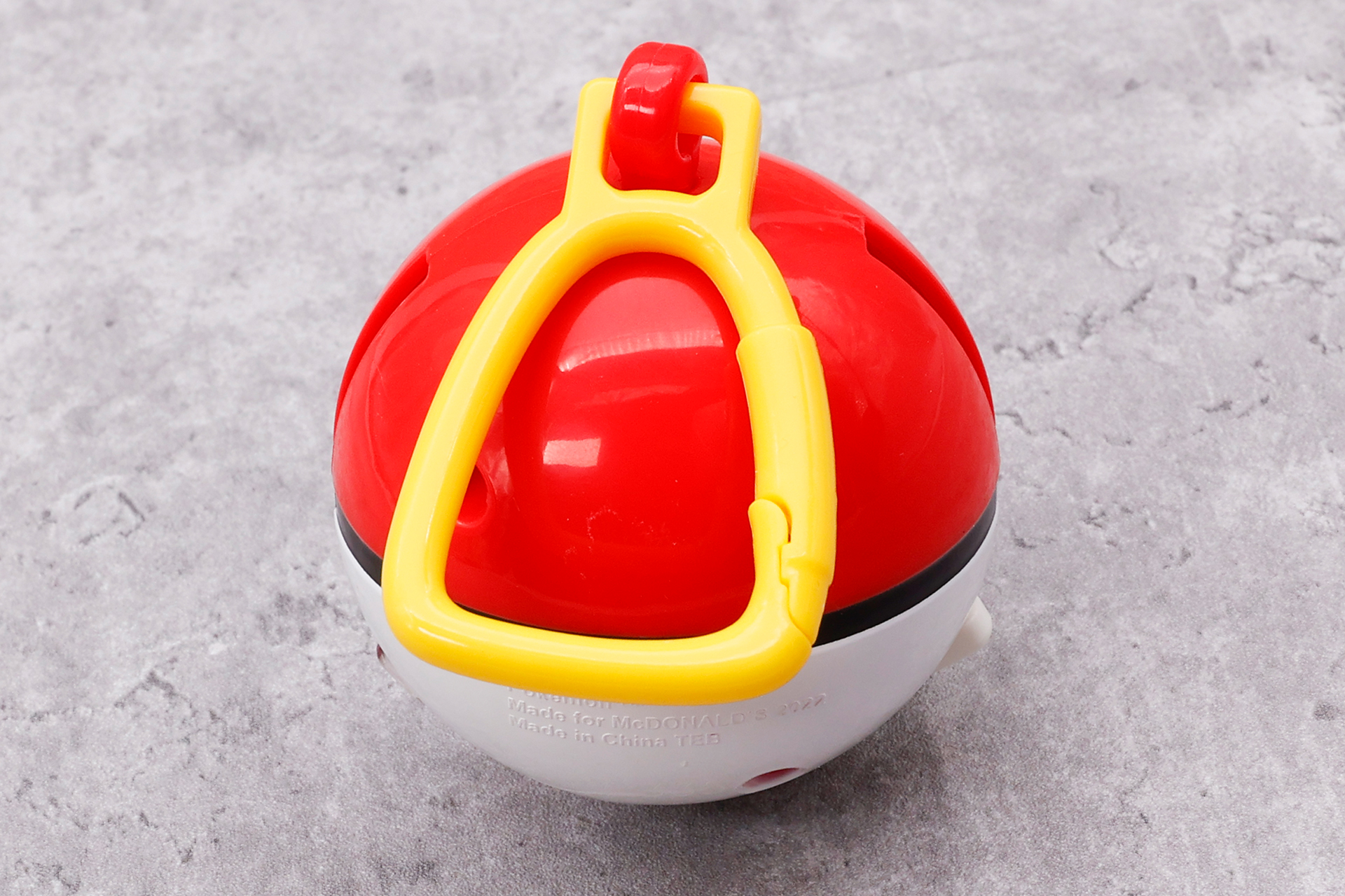 上部には黄色いリングが取り付けられている