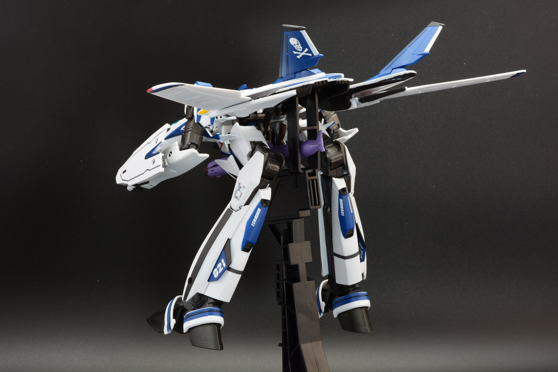 台座を使うことで安定感は高まるが、なくても支柱が後部ブロックをしっかり支えている